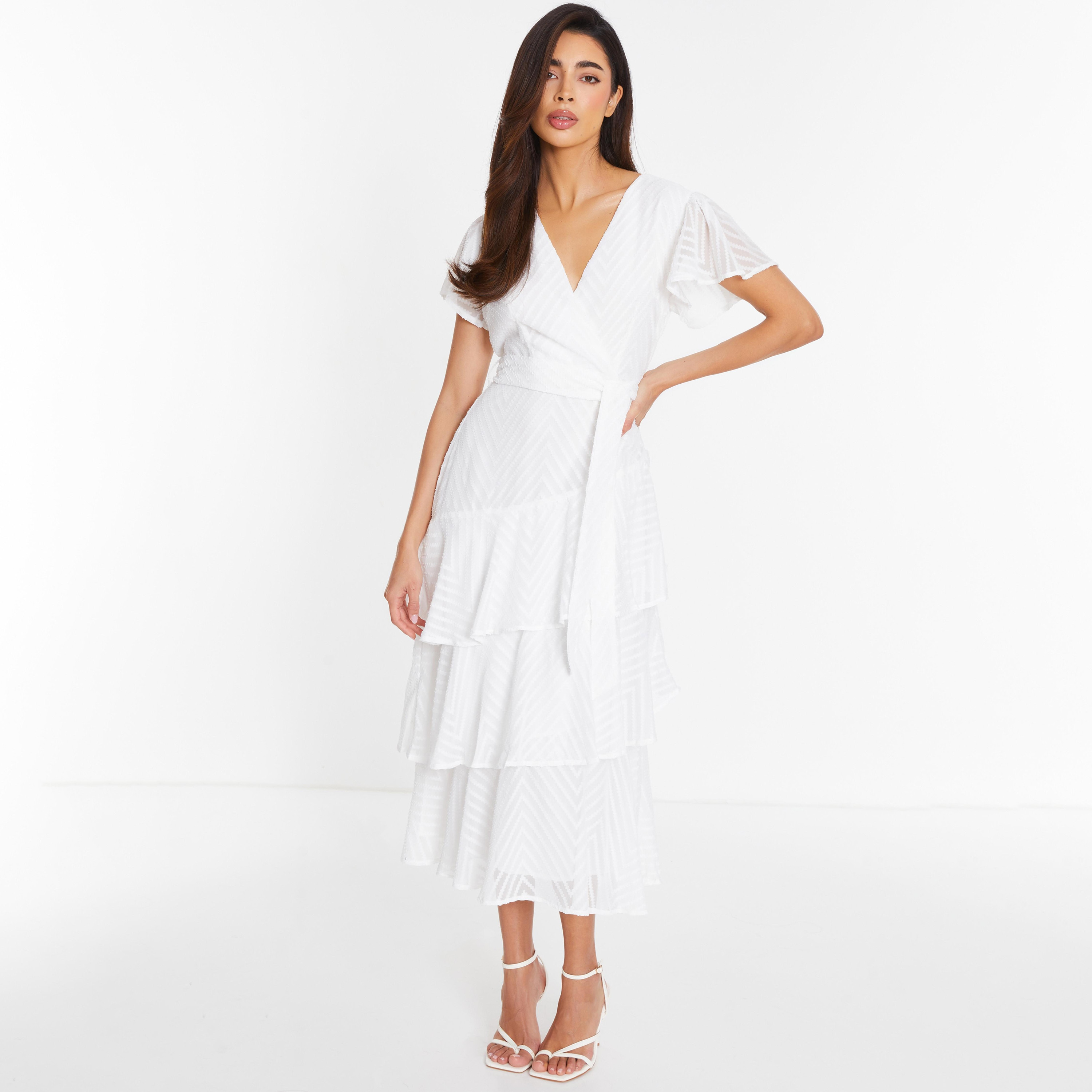 فستان متوسط الطول من الشيفون جاكارد وبكشكشة باللون الأبيض من كويز-women-clothing-dresses-image-1