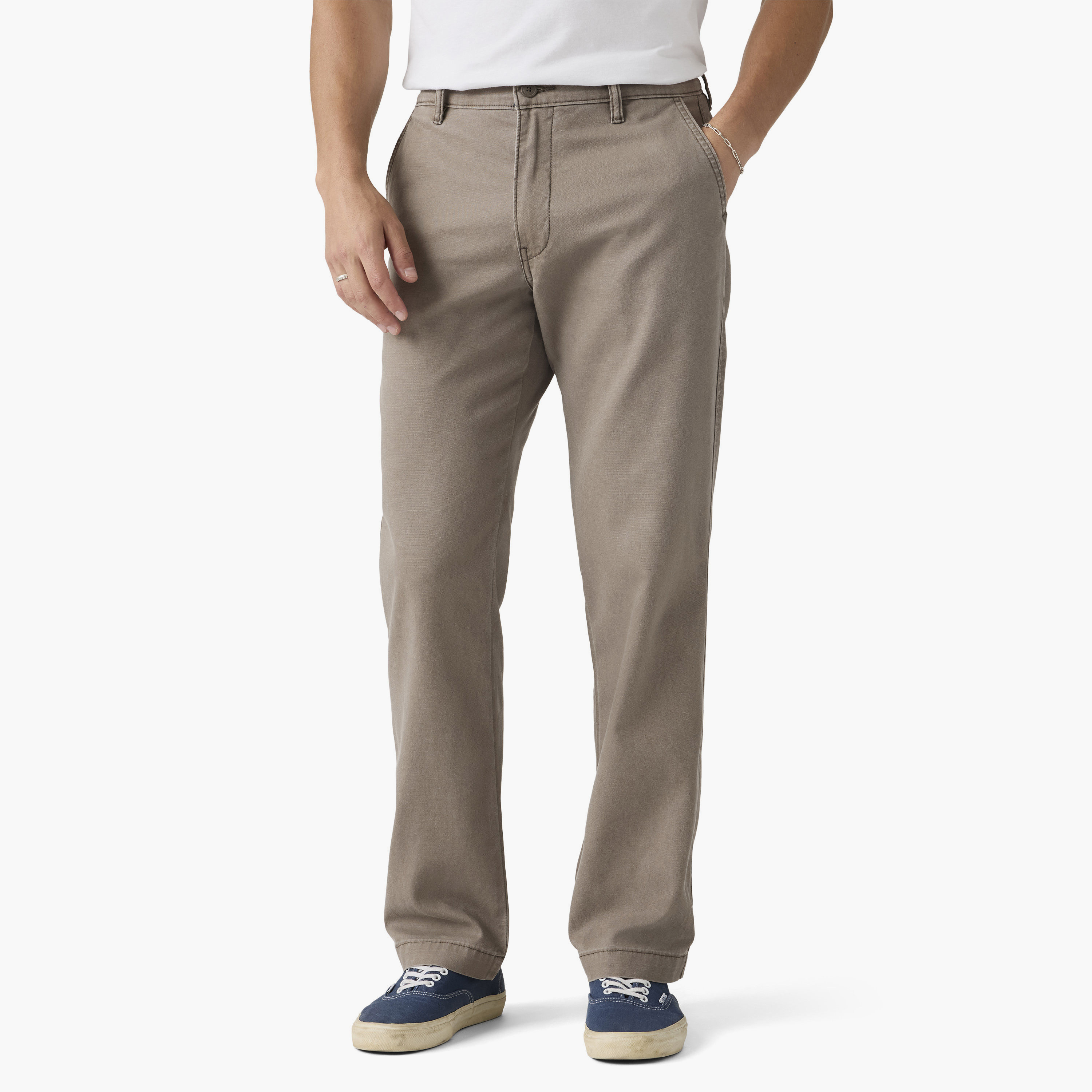 بنطال تشينو رجالي سادة بخصر متوسط وأزرار وسحاب من ليفايس-men-clothing-bottoms-trousersandchinos-chinos-image-6