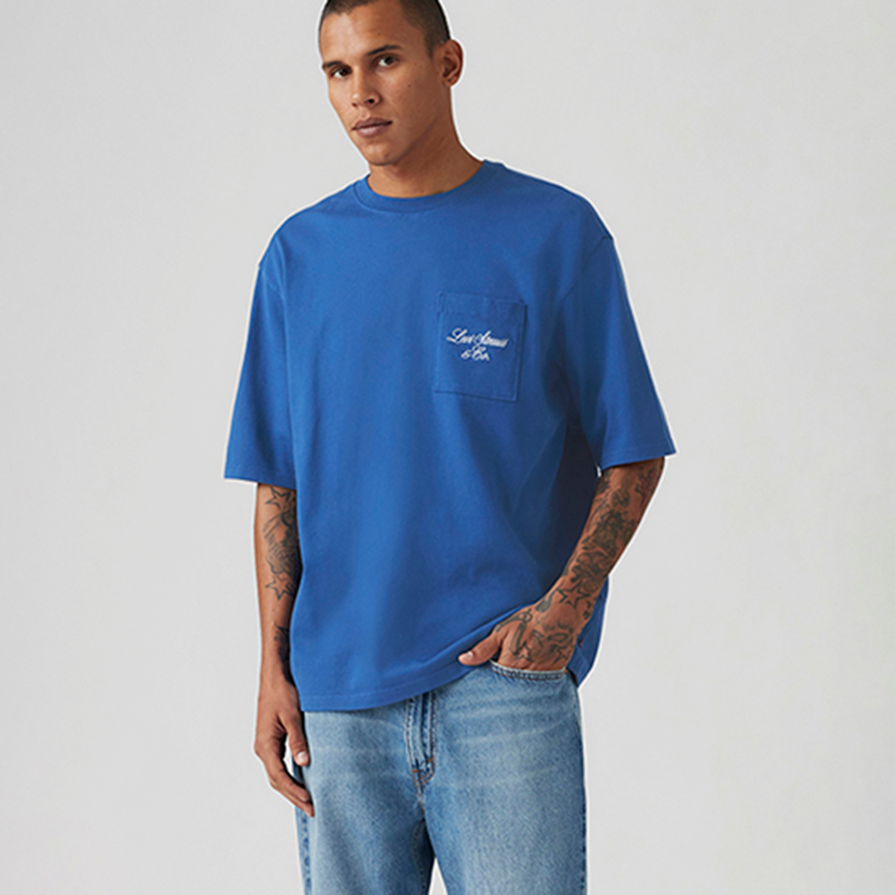تي شيرت رجالي سادة بياقة دائرية وأكمام قصيرة من ليفايس-men-clothing-tshirtsandpolos-tshirts-image-1
