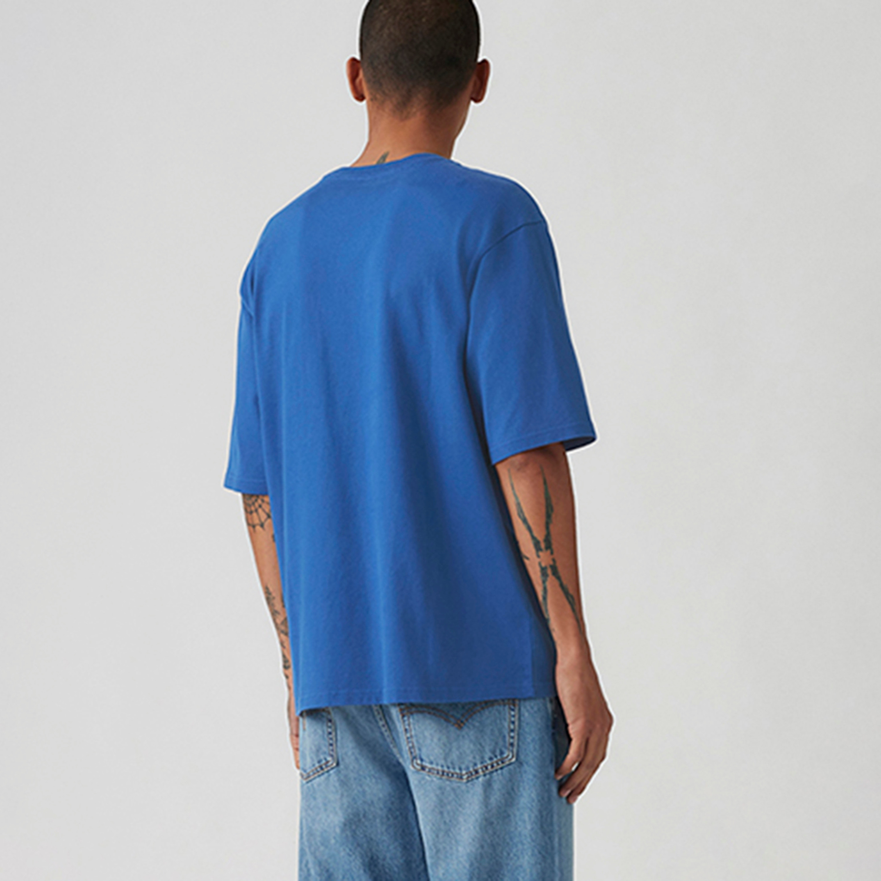 تي شيرت رجالي سادة بياقة دائرية وأكمام قصيرة من ليفايس-men-clothing-tshirtsandpolos-tshirts-image-2