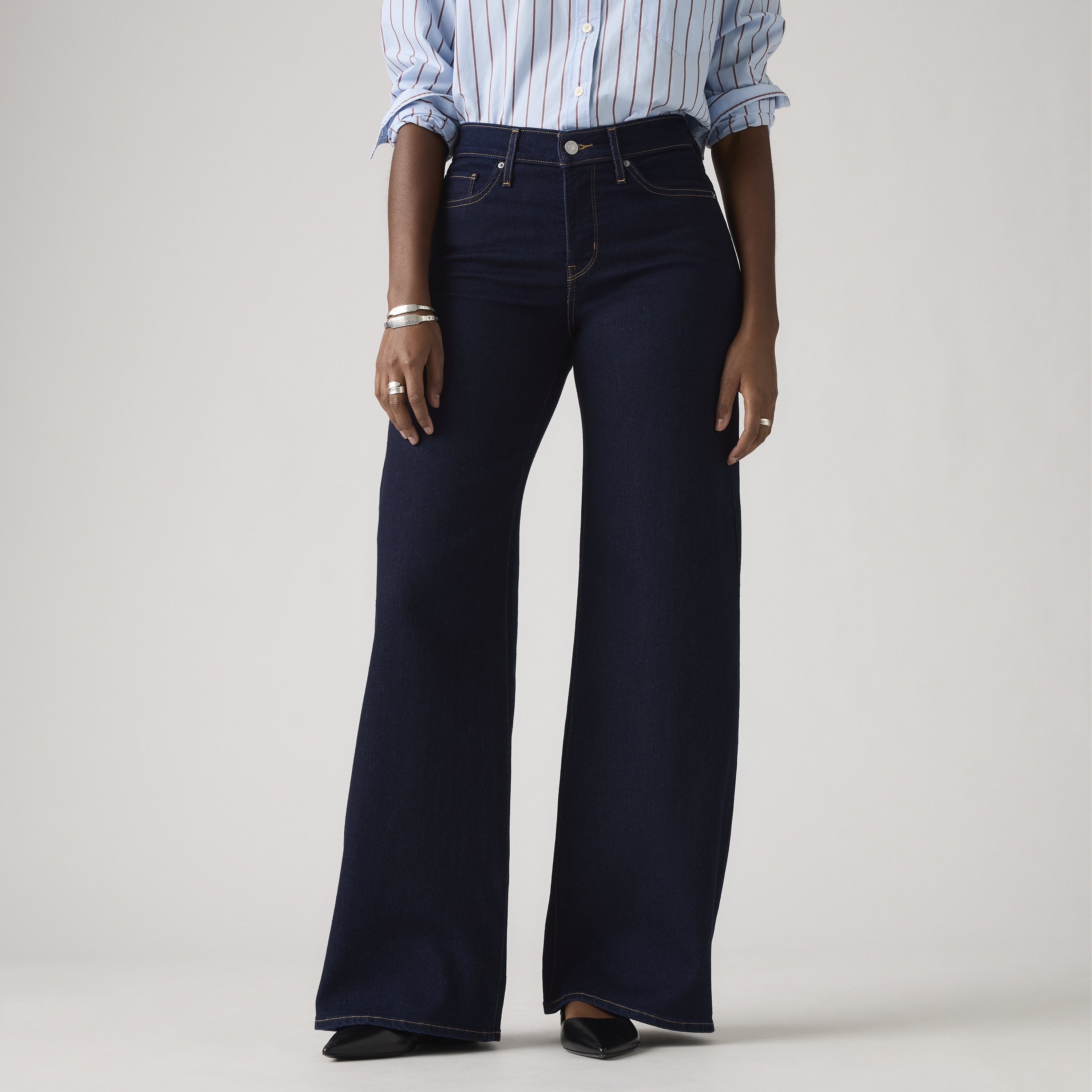 جينز نسائي 318 إنديجو بخمسة جيوب وبأرجل واسعة مقاس 30 من ليـفايس-women-clothing-bottoms-jeans-image-1
