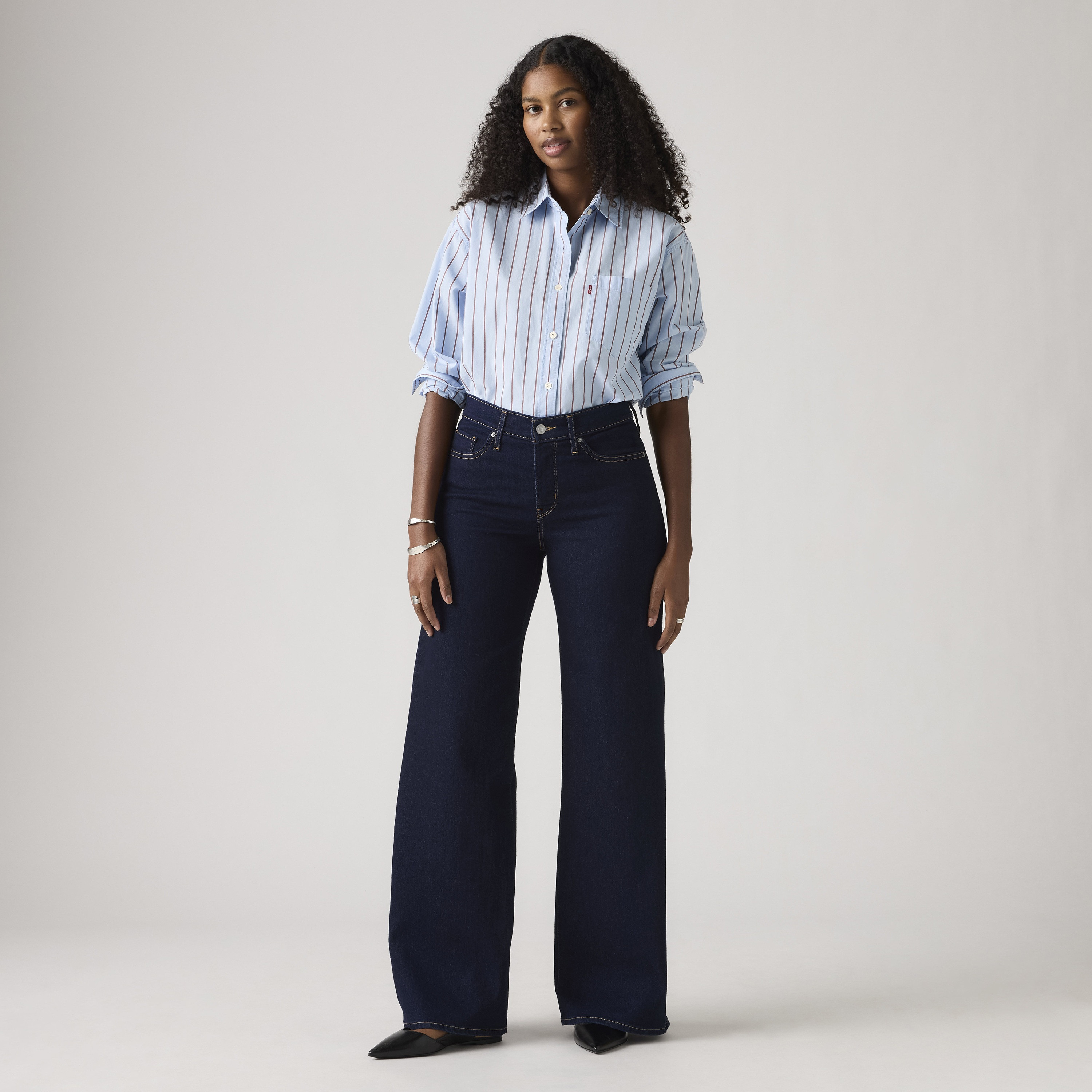 جينز نسائي 318 إنديجو بخمسة جيوب وبأرجل واسعة مقاس 30 من ليـفايس-women-clothing-bottoms-jeans-image-2