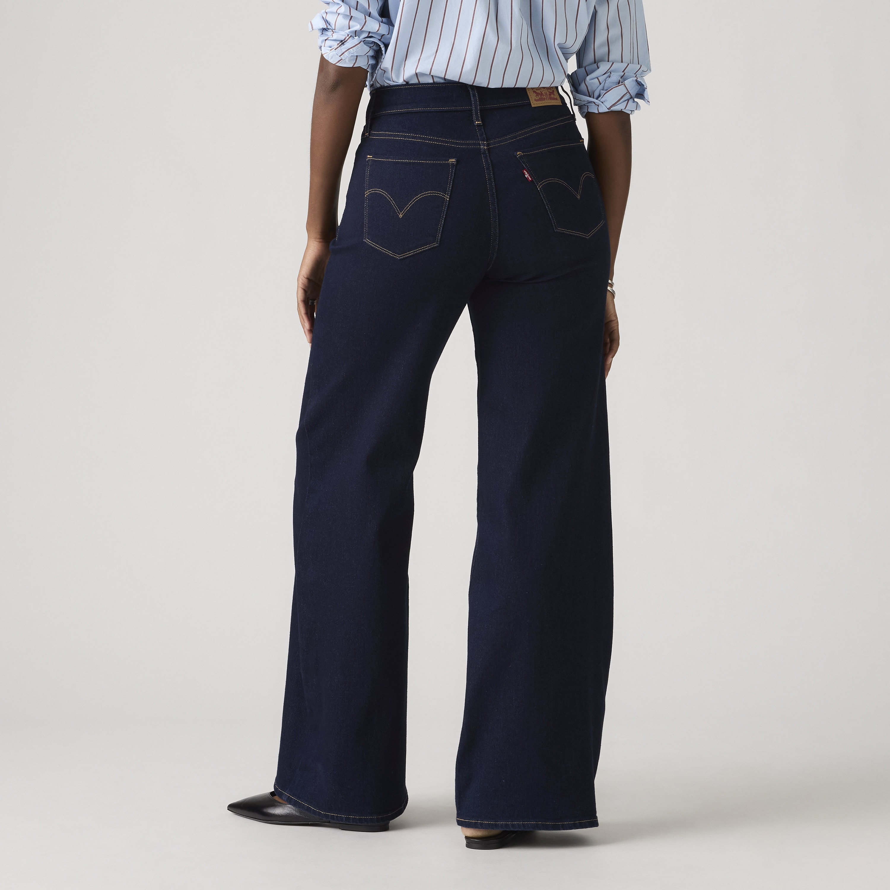 جينز نسائي 318 إنديجو بخمسة جيوب وبأرجل واسعة مقاس 30 من ليـفايس-women-clothing-bottoms-jeans-image-5