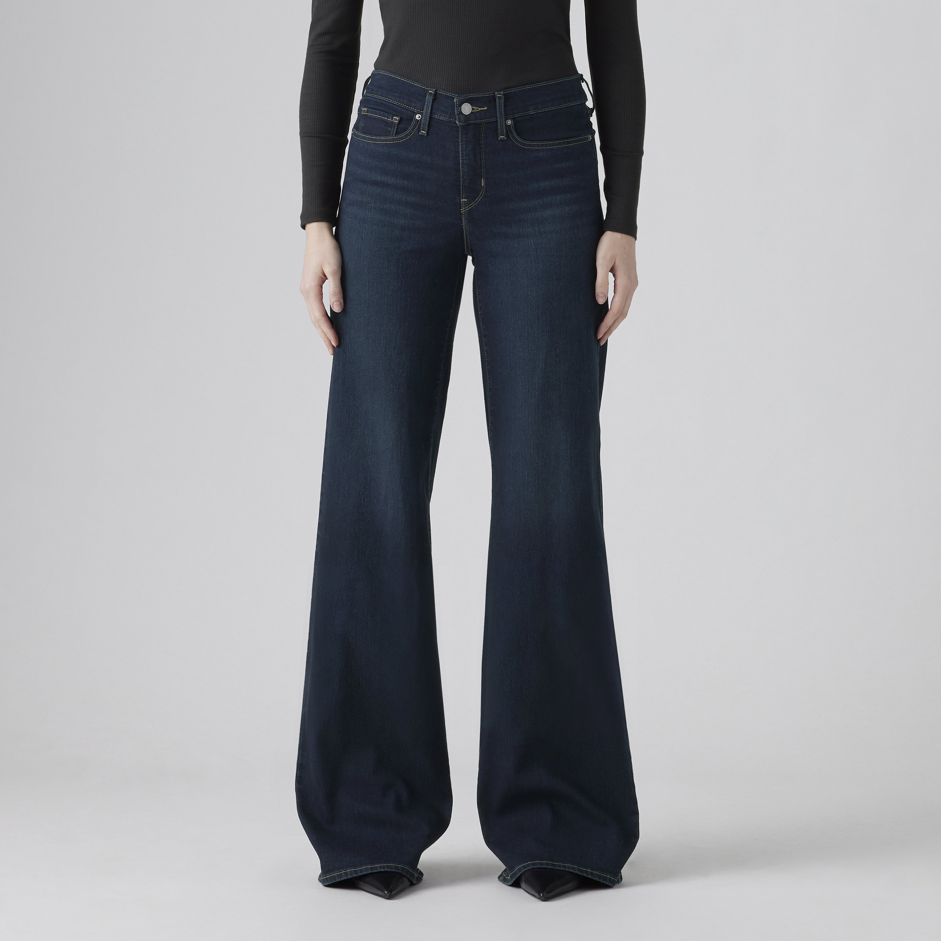 جينز نسائي 318 إنديجو بخمسة جيوب وبأرجل واسعة مقاس 30 من ليـفايس-women-clothing-bottoms-jeans-image-1