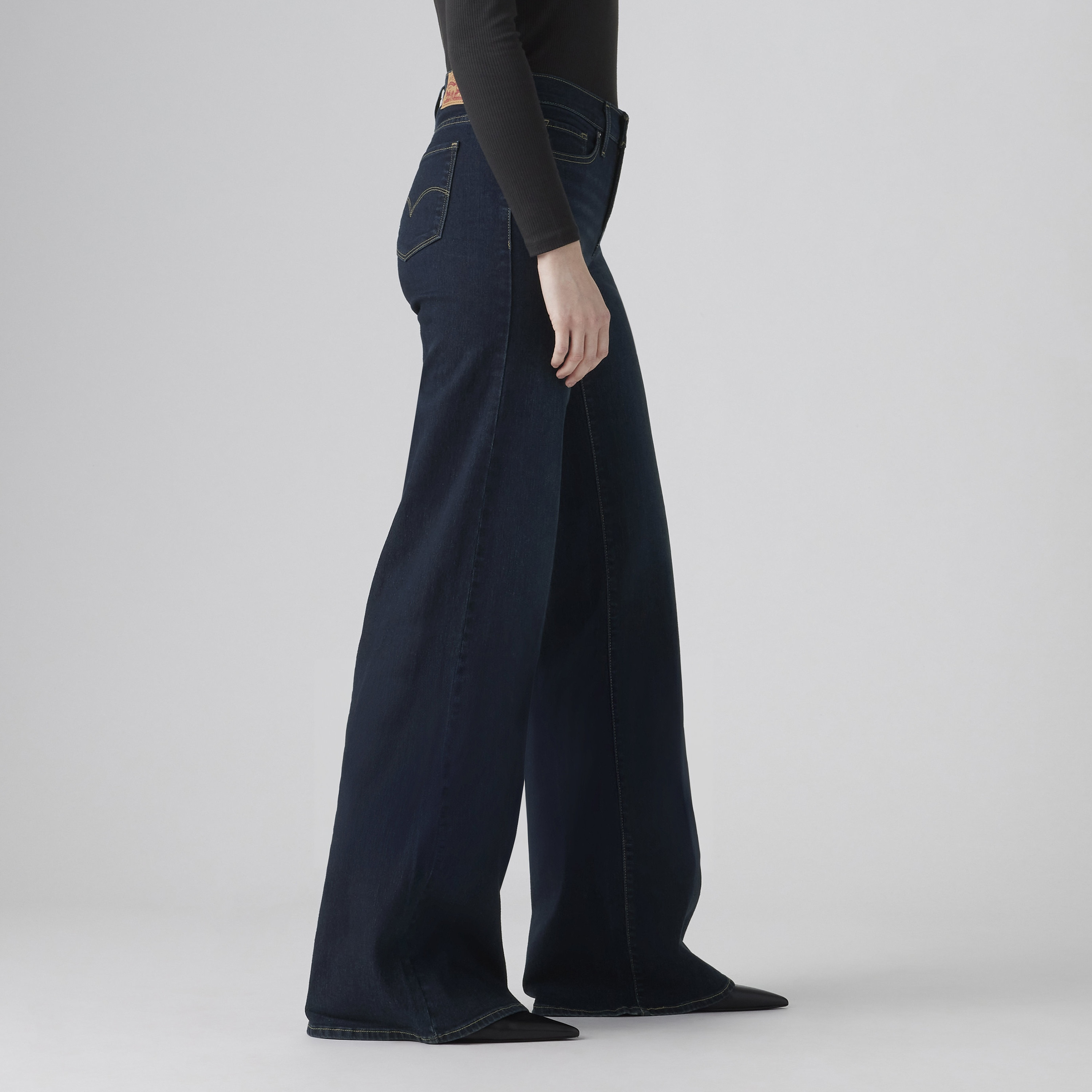 جينز نسائي 318 إنديجو بخمسة جيوب وبأرجل واسعة مقاس 30 من ليـفايس-women-clothing-bottoms-jeans-image-4