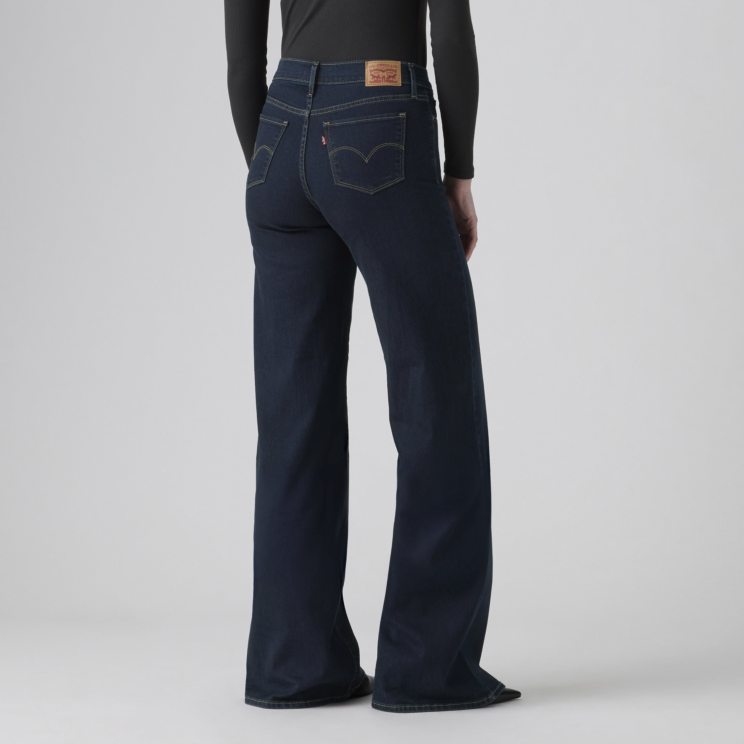جينز نسائي 318 إنديجو بخمسة جيوب وبأرجل واسعة مقاس 30 من ليـفايس-women-clothing-bottoms-jeans-image-5