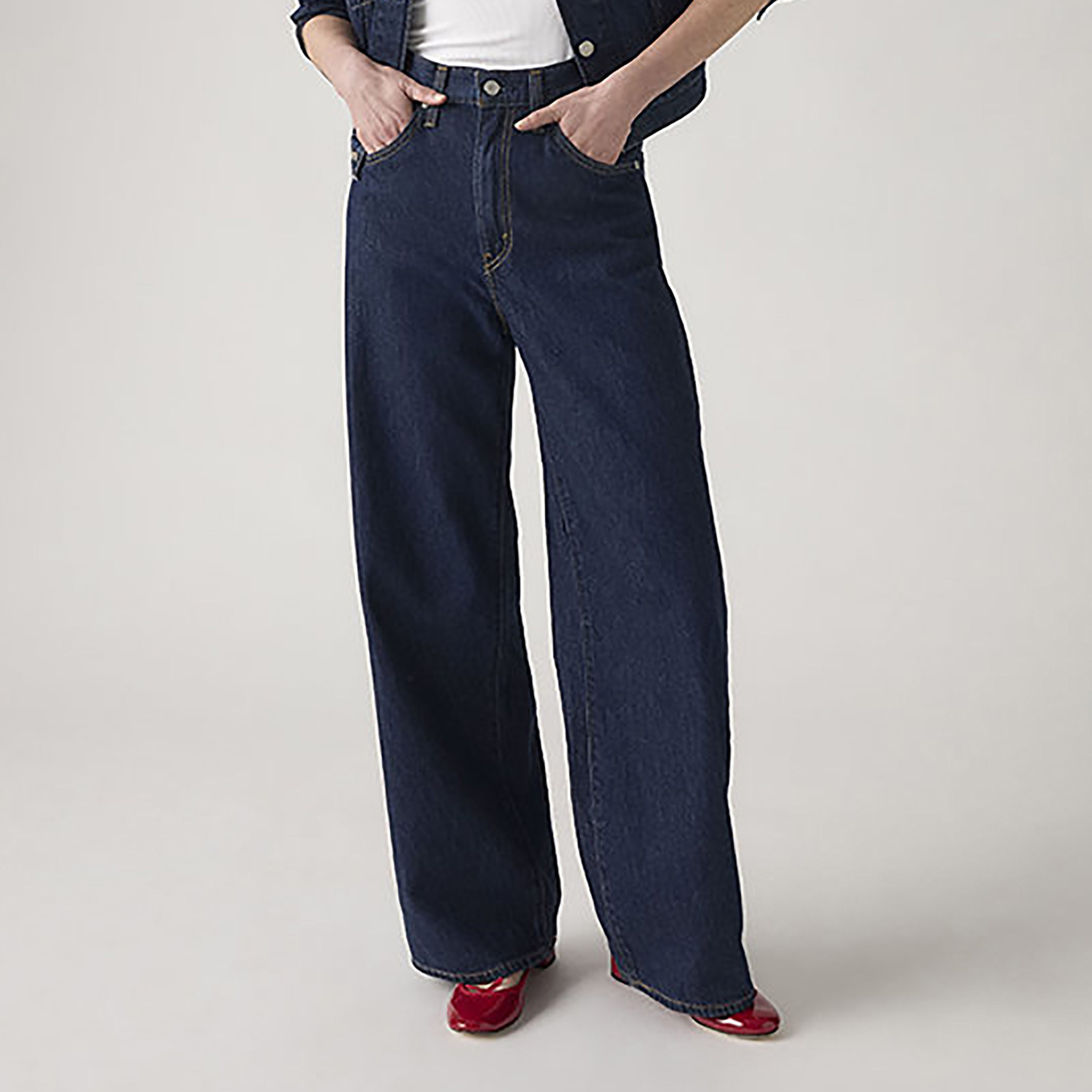 Levi's Cinch Baggy Fit Blue Plain Women's Jeans Inseam 31-women-clothing-jeans-image-1