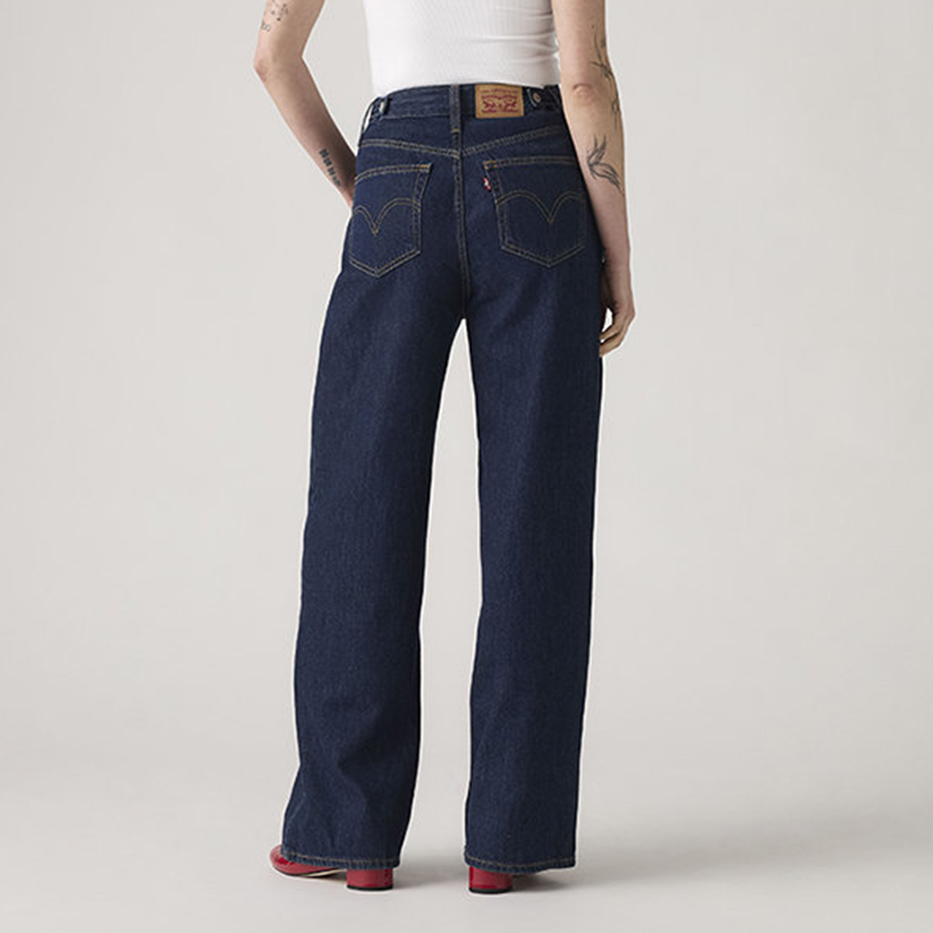 Levi's Cinch Baggy Fit Blue Plain Women's Jeans Inseam 31-women-clothing-jeans-image-3