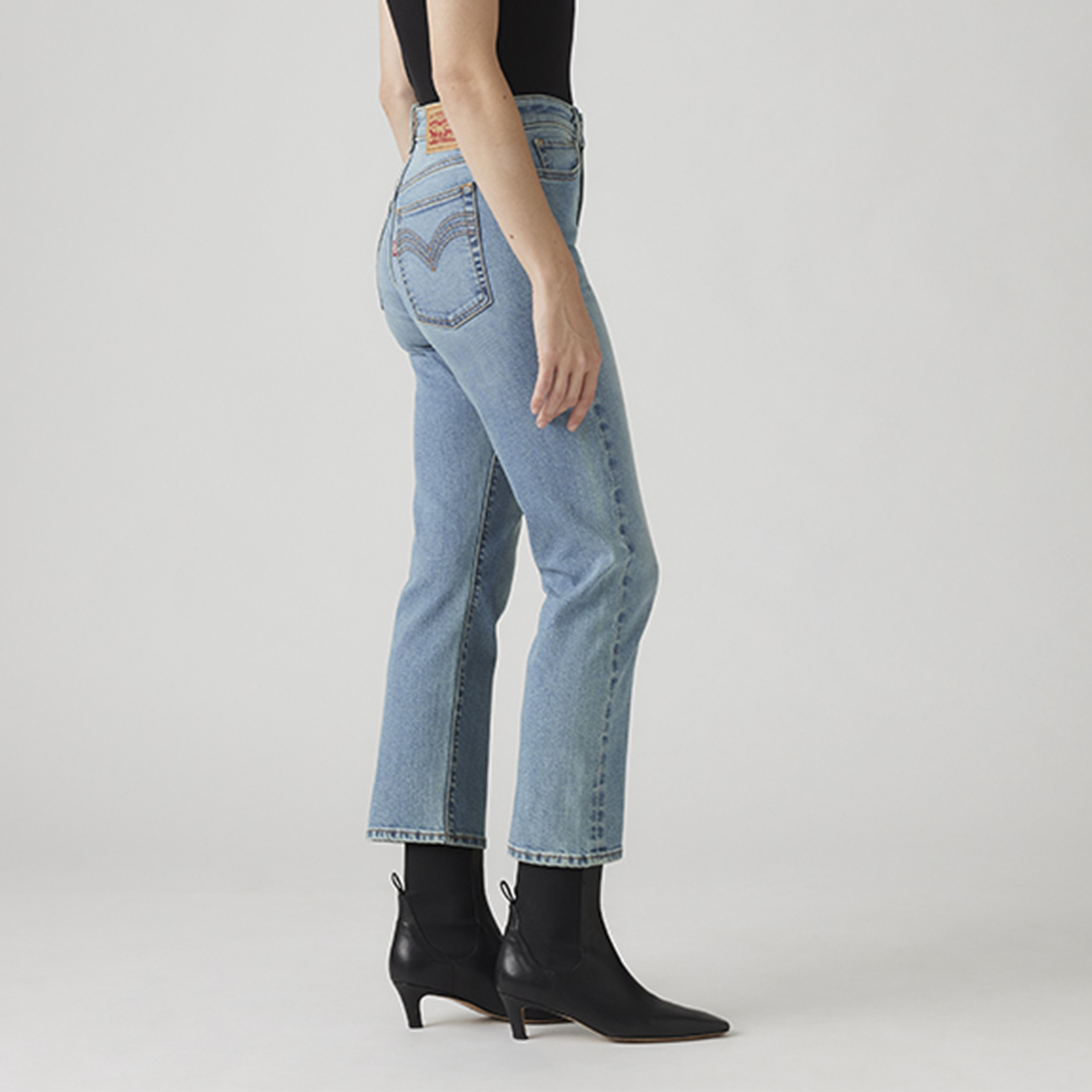 سروال جينز من ليفايس للنساء أزرق بخمسة جيوب، الطول الداخلي 28-women-clothing-bottoms-jeans-image-3