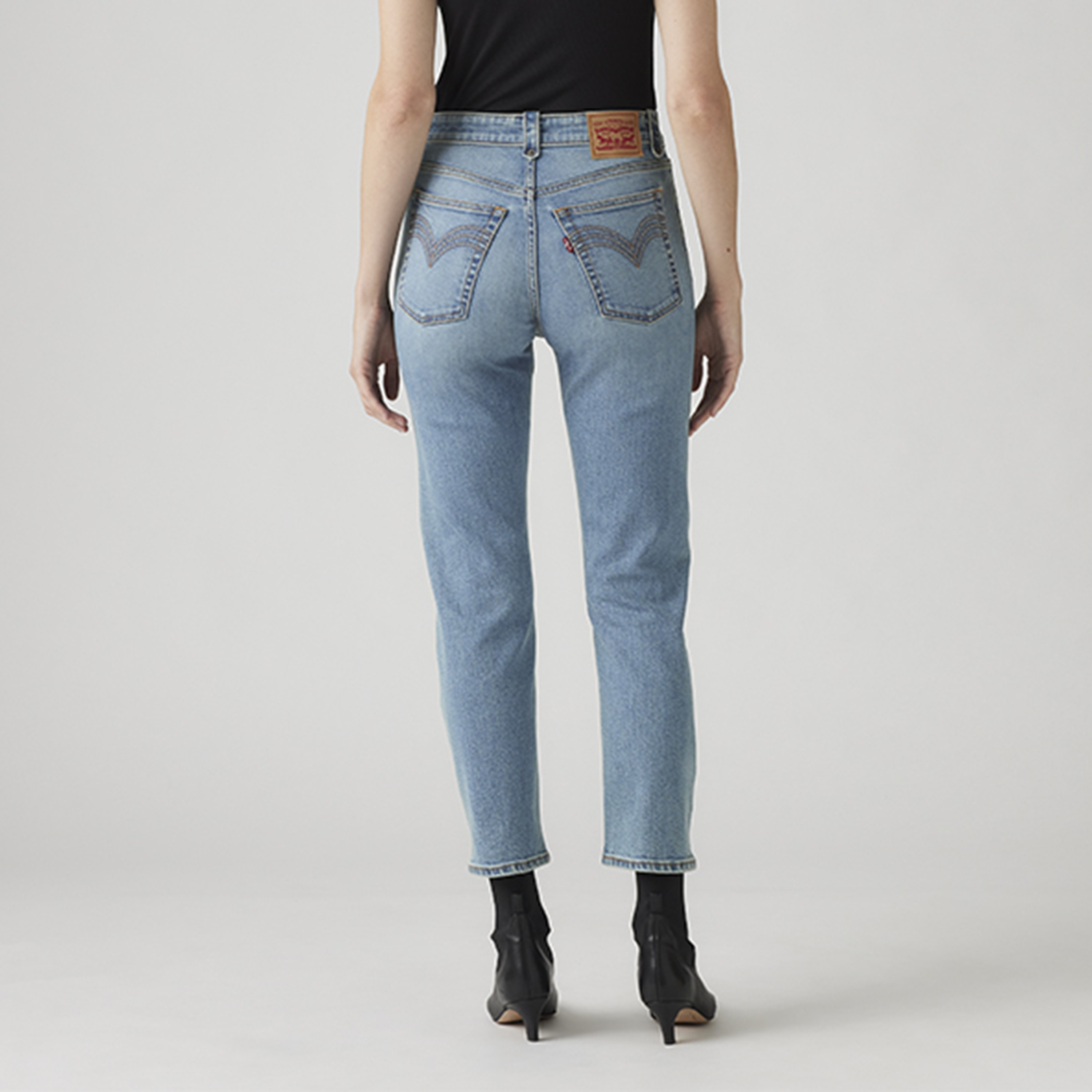 سروال جينز من ليفايس للنساء أزرق بخمسة جيوب، الطول الداخلي 28-women-clothing-bottoms-jeans-image-4