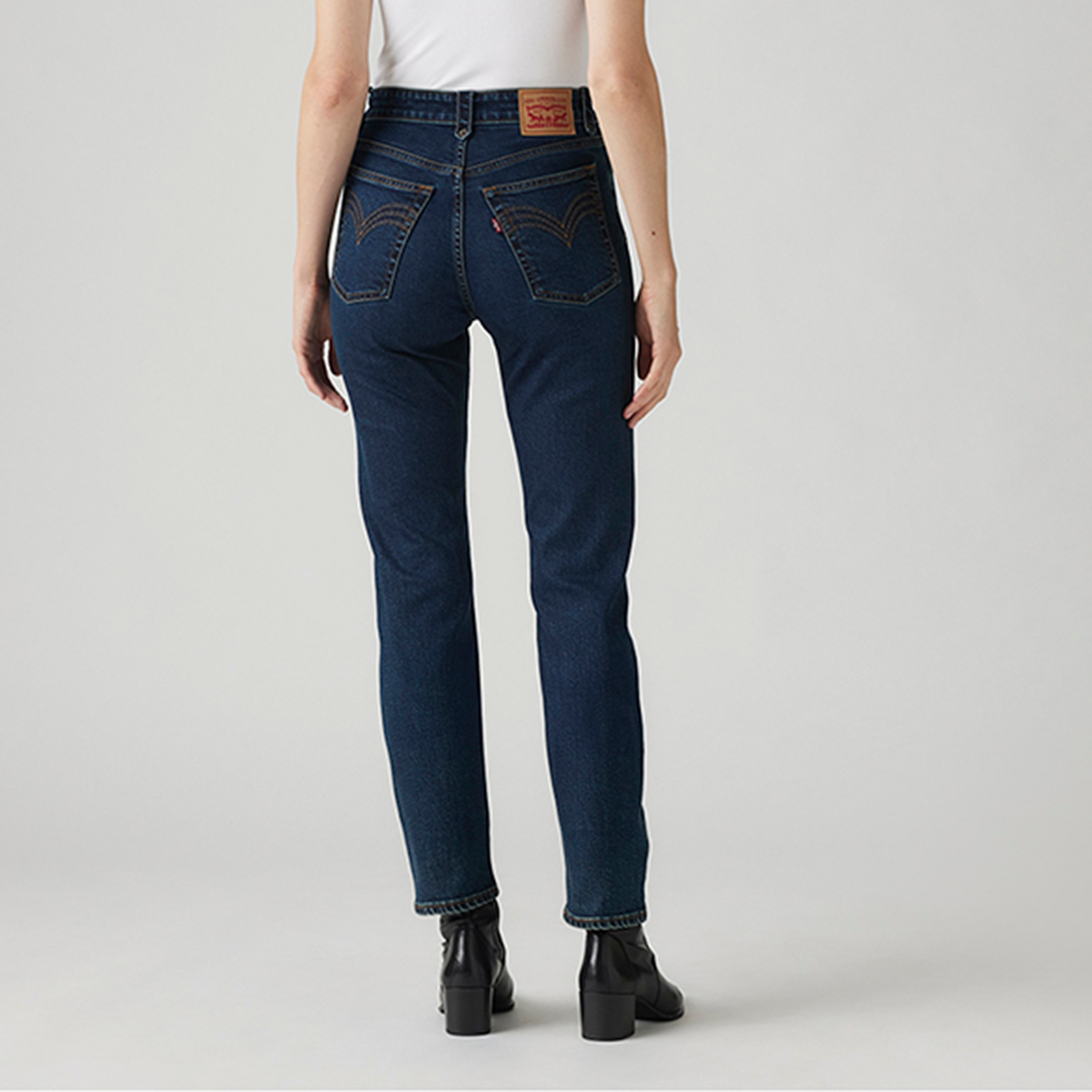 سروال جينز من ليفايس للنساء أزرق بخمسة جيوب، الطول الداخلي 28-women-clothing-bottoms-jeans-image-4
