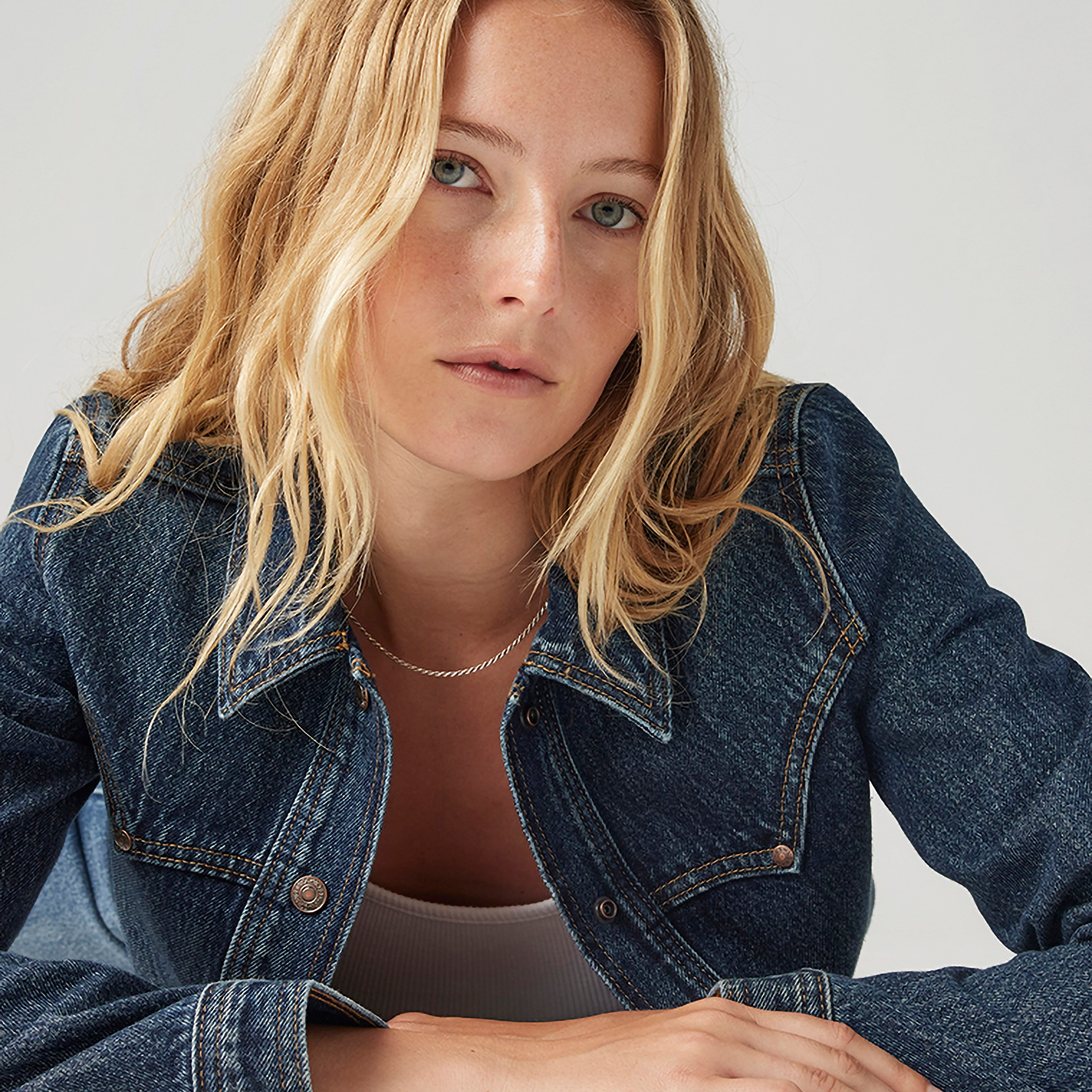 Levi's Plain Collared Long Sleeves Women's Trucker Jacket-women-winterwear-coatsandjackets-jackets-image-3