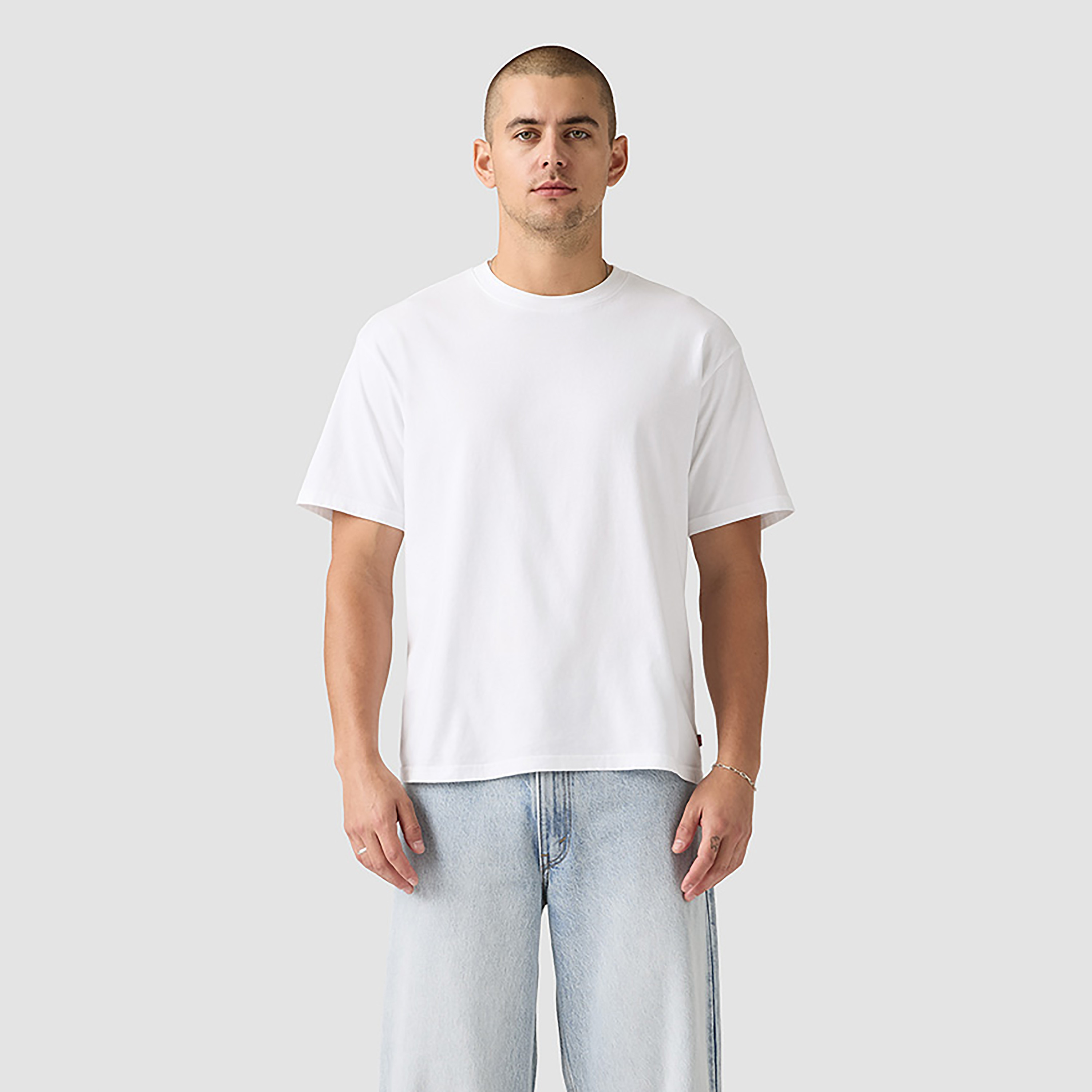 تي شيرت رجالي سادة بياقة دائرية وأكمام قصيرة من ليفايس-men-clothing-tshirtsandpolos-tshirts-image-1