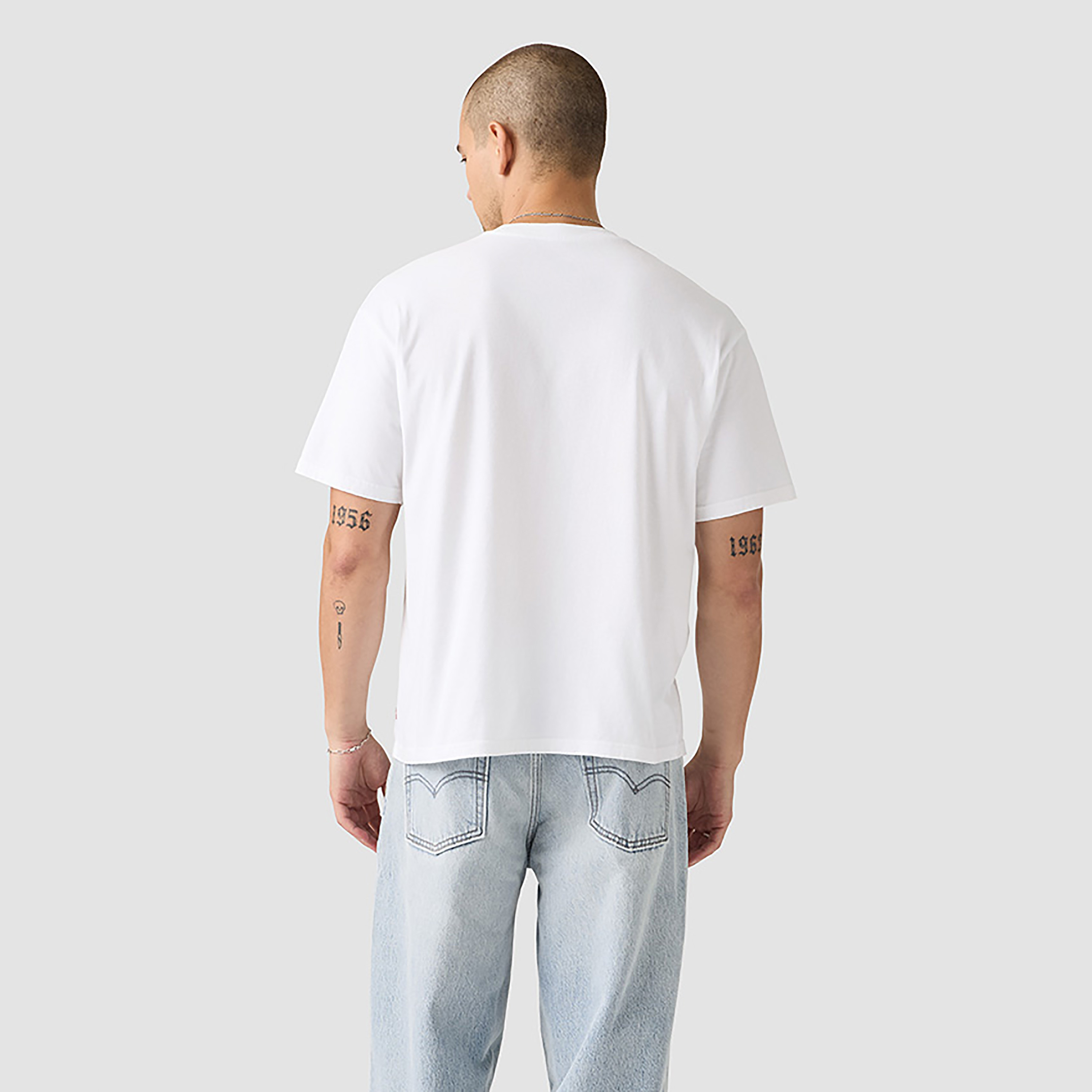 تي شيرت رجالي سادة بياقة دائرية وأكمام قصيرة من ليفايس-men-clothing-tshirtsandpolos-tshirts-image-2