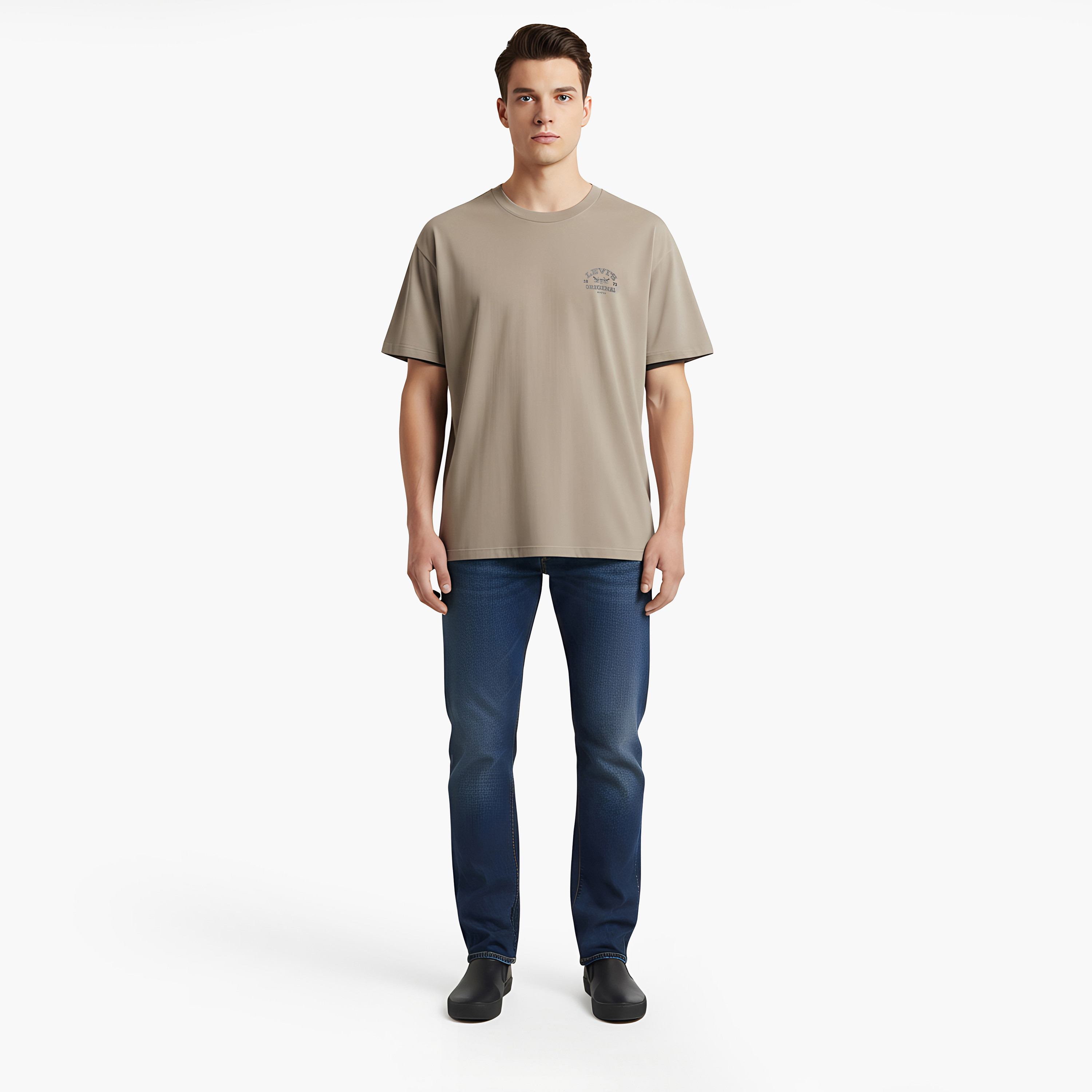 تي شيرت رجالي بأكمام قصيرة وياقة دائرية وشعار من ليفايس-men-clothing-tshirtsandpolos-tshirts-image-2