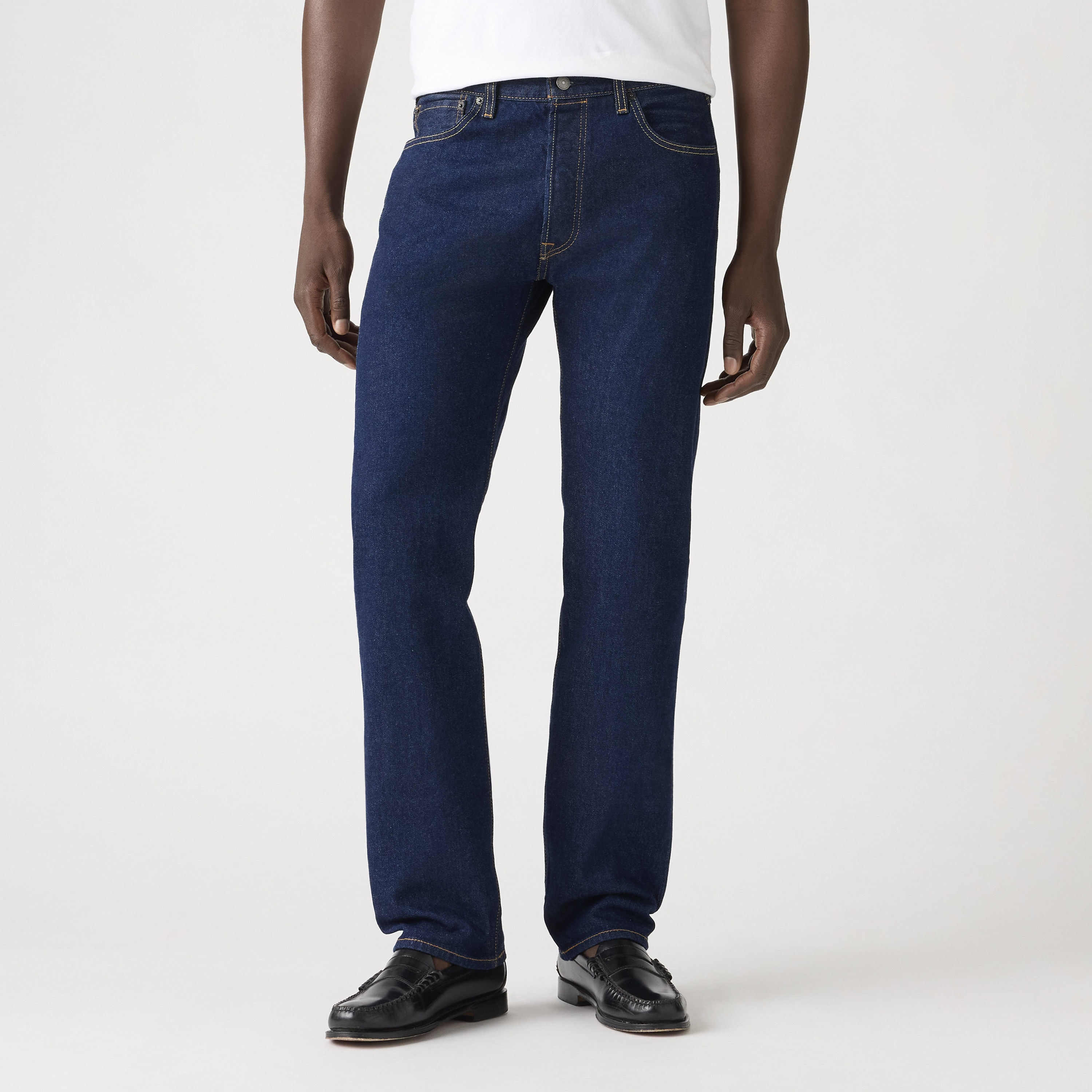 جينز 501 بقصة مستقيمة بلون إنديجو بخمسة جيوب مقاس 32 من ليـفايس-men-clothing-bottoms-jeans-image-1
