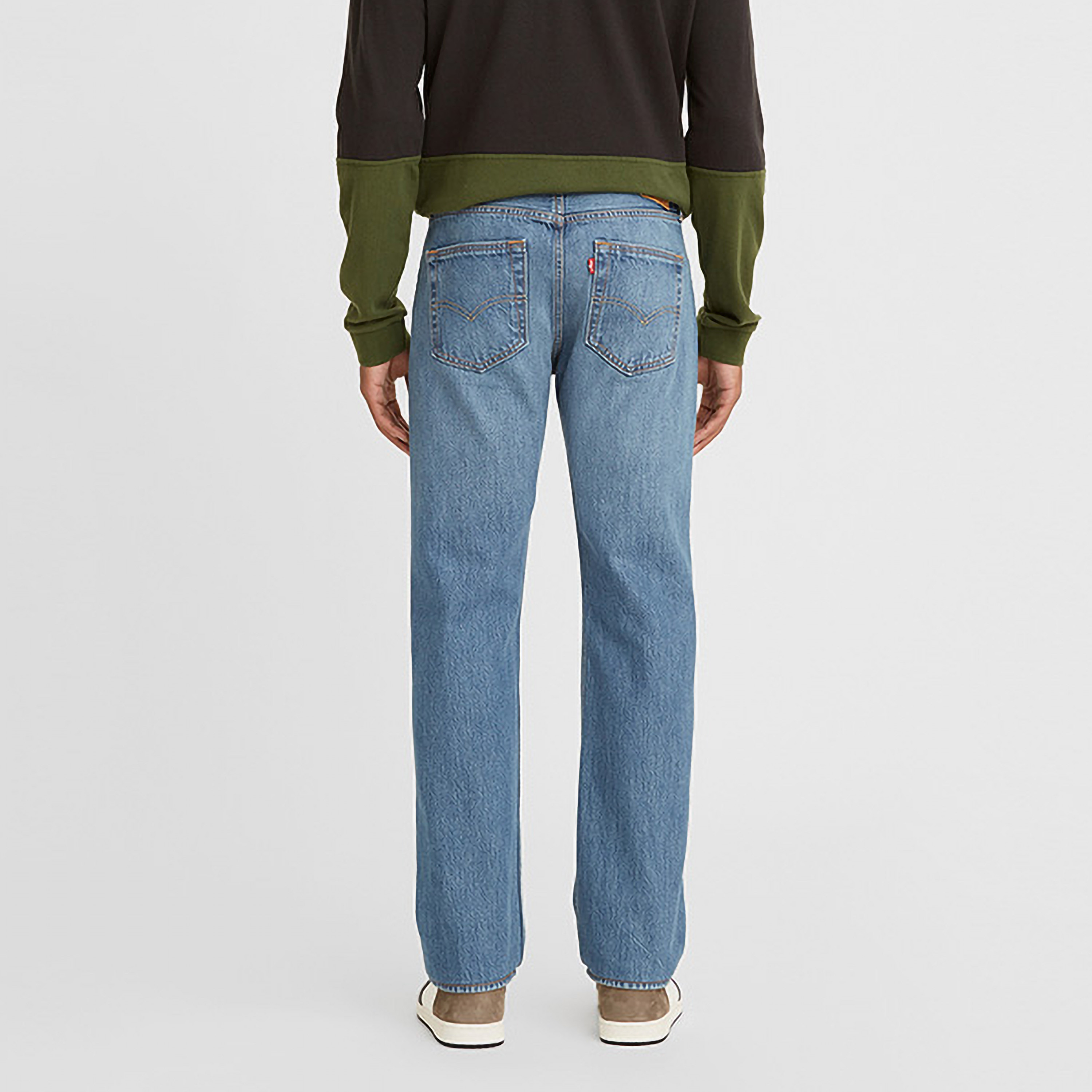 بنطلون جينز 501 بقصة عادية للرجال باللون الانديجو بخمسة جيوب من ليفايس-men-clothing-bottoms-jeans-image-2