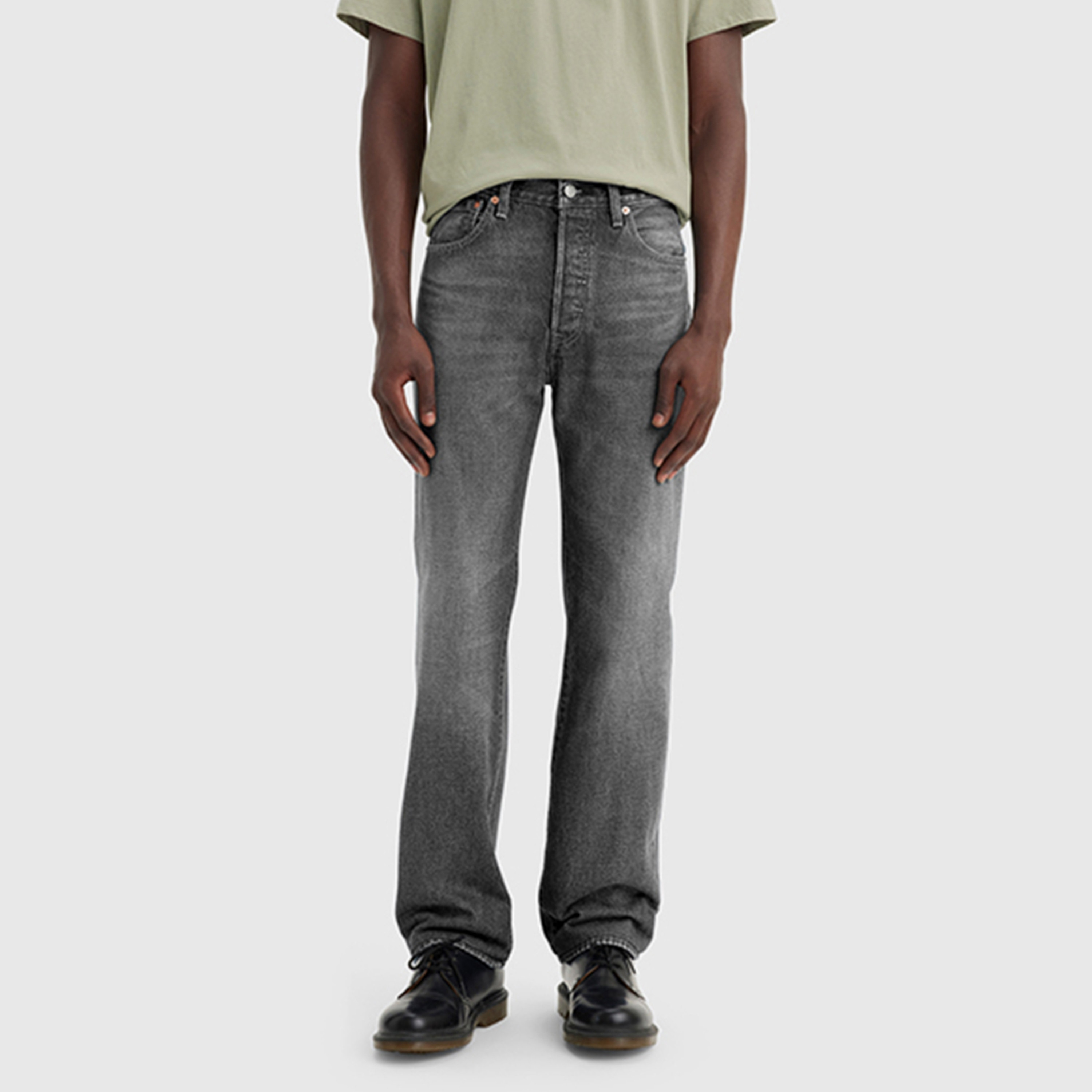 بنطلون جينز رجالي 501 بقصة مستقيمة وخمسة جيوب باللون الرمادي، مقاس 32 من ليفايس-men-clothing-bottoms-jeans-image-1