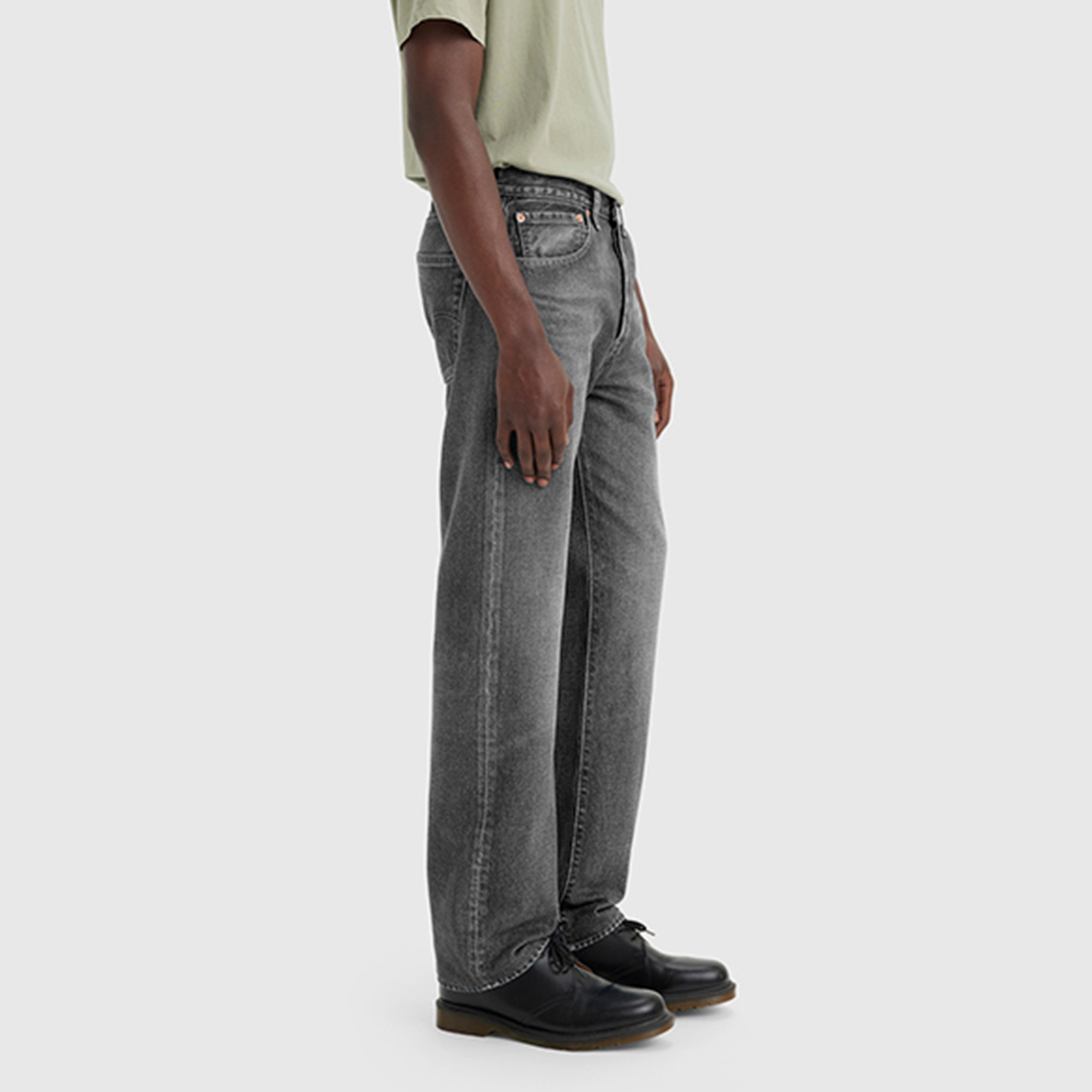 بنطلون جينز رجالي 501 بقصة مستقيمة وخمسة جيوب باللون الرمادي، مقاس 32 من ليفايس-men-clothing-bottoms-jeans-image-3