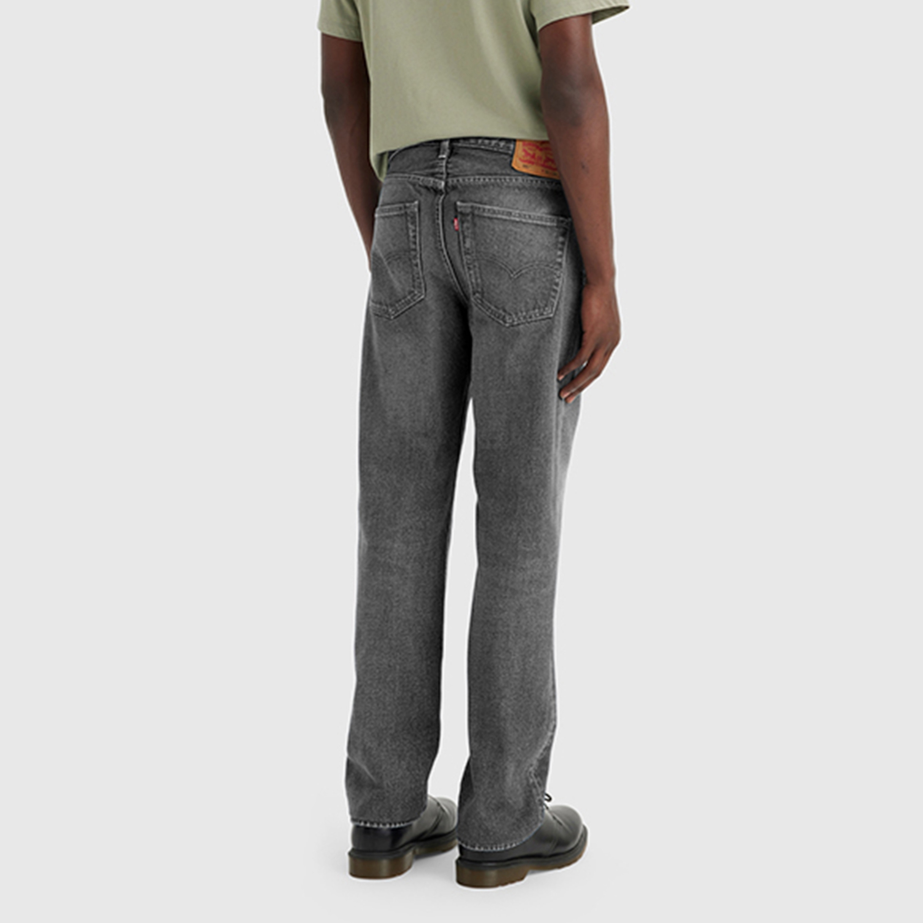 بنطلون جينز رجالي 501 بقصة مستقيمة وخمسة جيوب باللون الرمادي، مقاس 32 من ليفايس-men-clothing-bottoms-jeans-image-4
