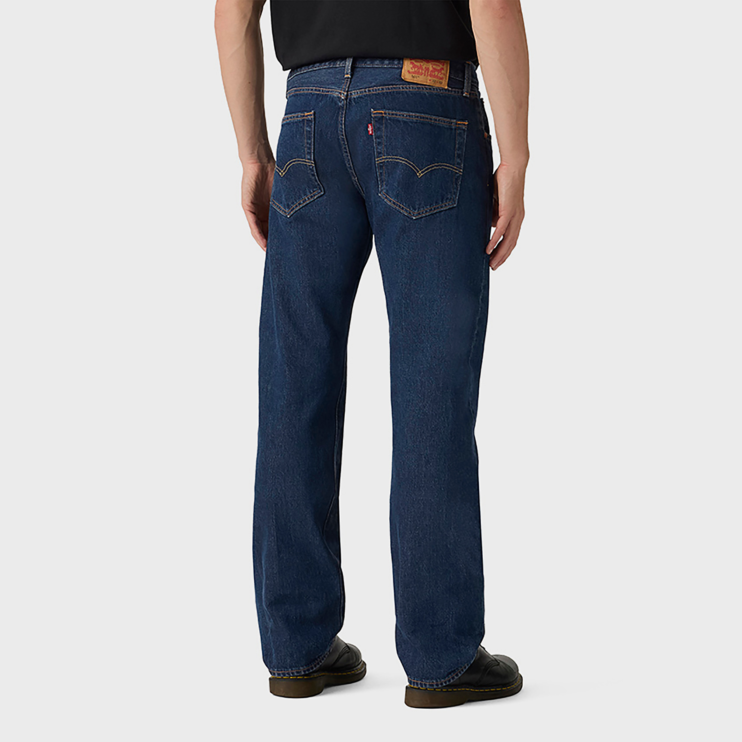 بنطلون جينز ليفايز 501 قصة مريحة بلون نيلي داكن بـ 5 جيوب (طول الدرزة الداخلية 32)-men-clothing-bottoms-jeans-image-3