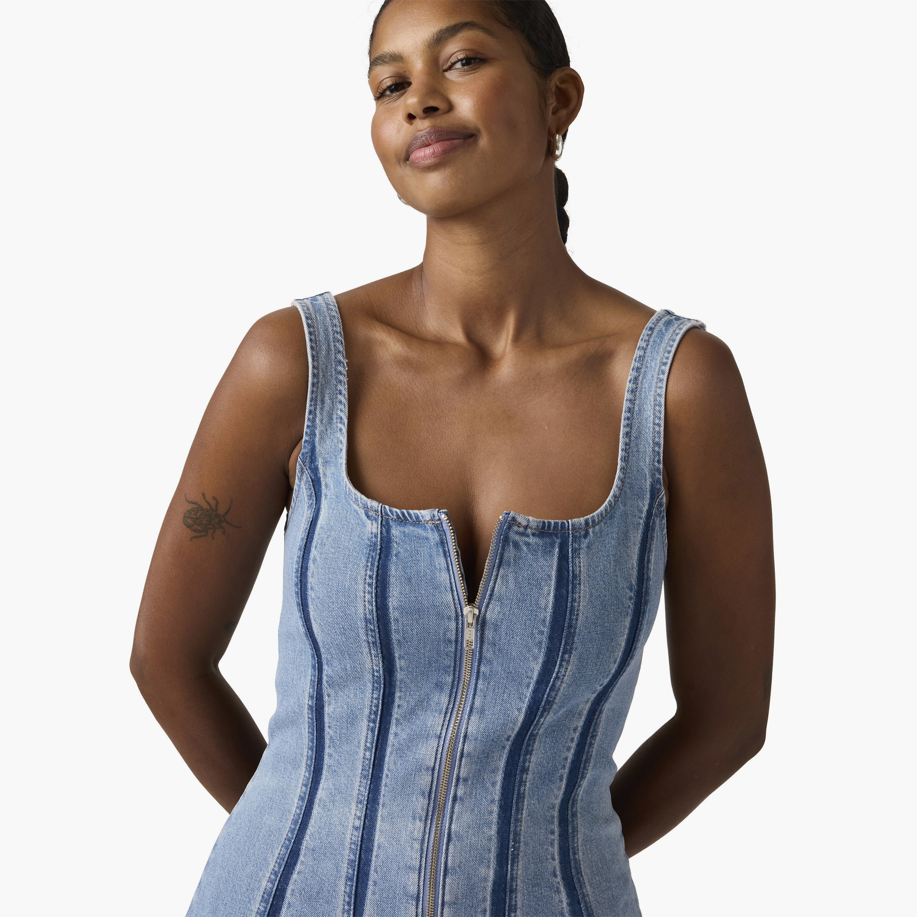 فستان ميني نسائي "بوديكون" ضيق بفتحة رقبة مربعة ولون أزرق مغسول من ليفايز-women-clothing-dresses-image-3
