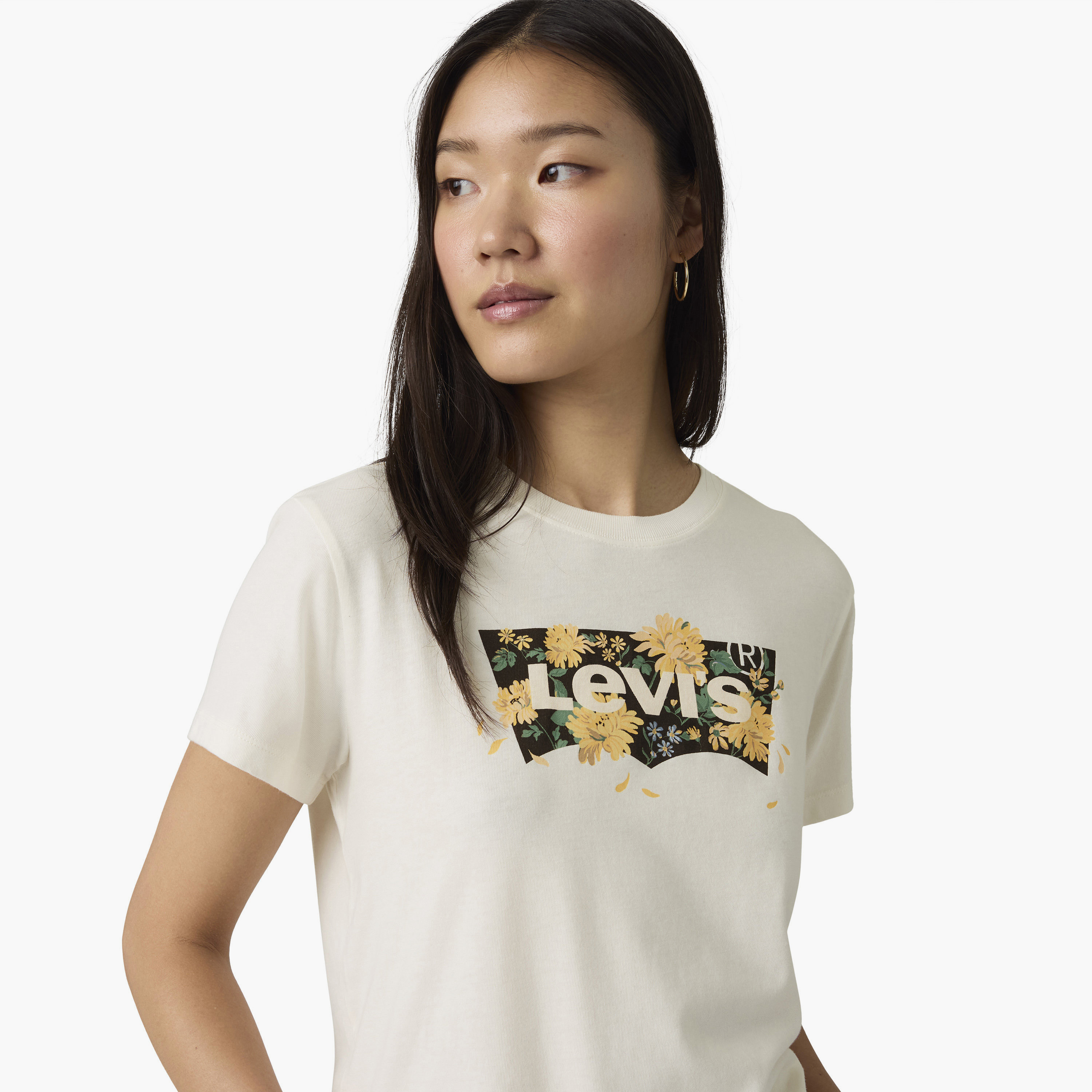تيشيرت حريمي بأكمام قصيرة وياقة دائرية، بطبعة زهور جرافيك من ليفايس.-women-clothing-tshirts-image-2
