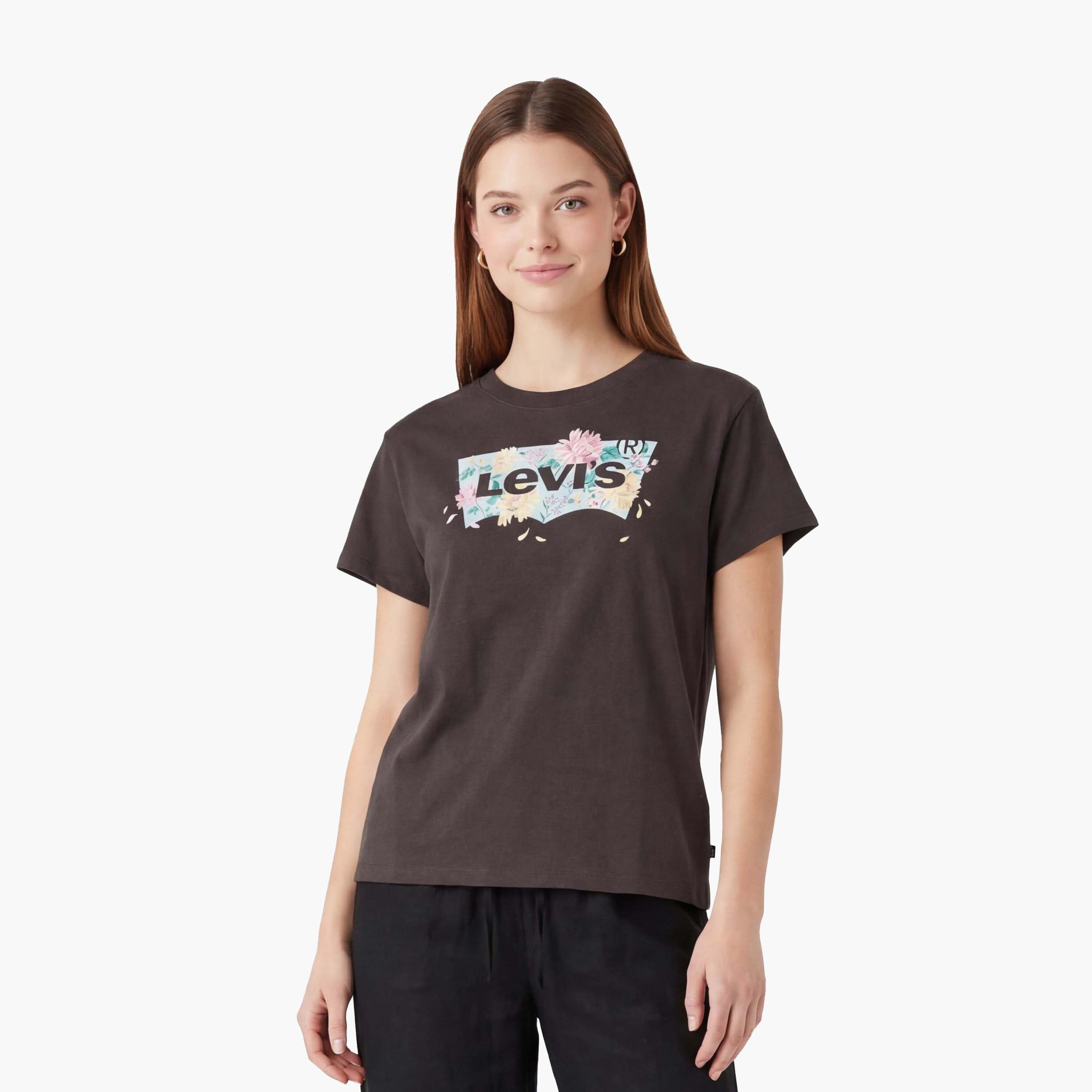 تيشيرت حريمي بأكمام قصيرة وياقة دائرية، بطبعة زهور جرافيك من ليفايس.-women-clothing-tshirts-image-1
