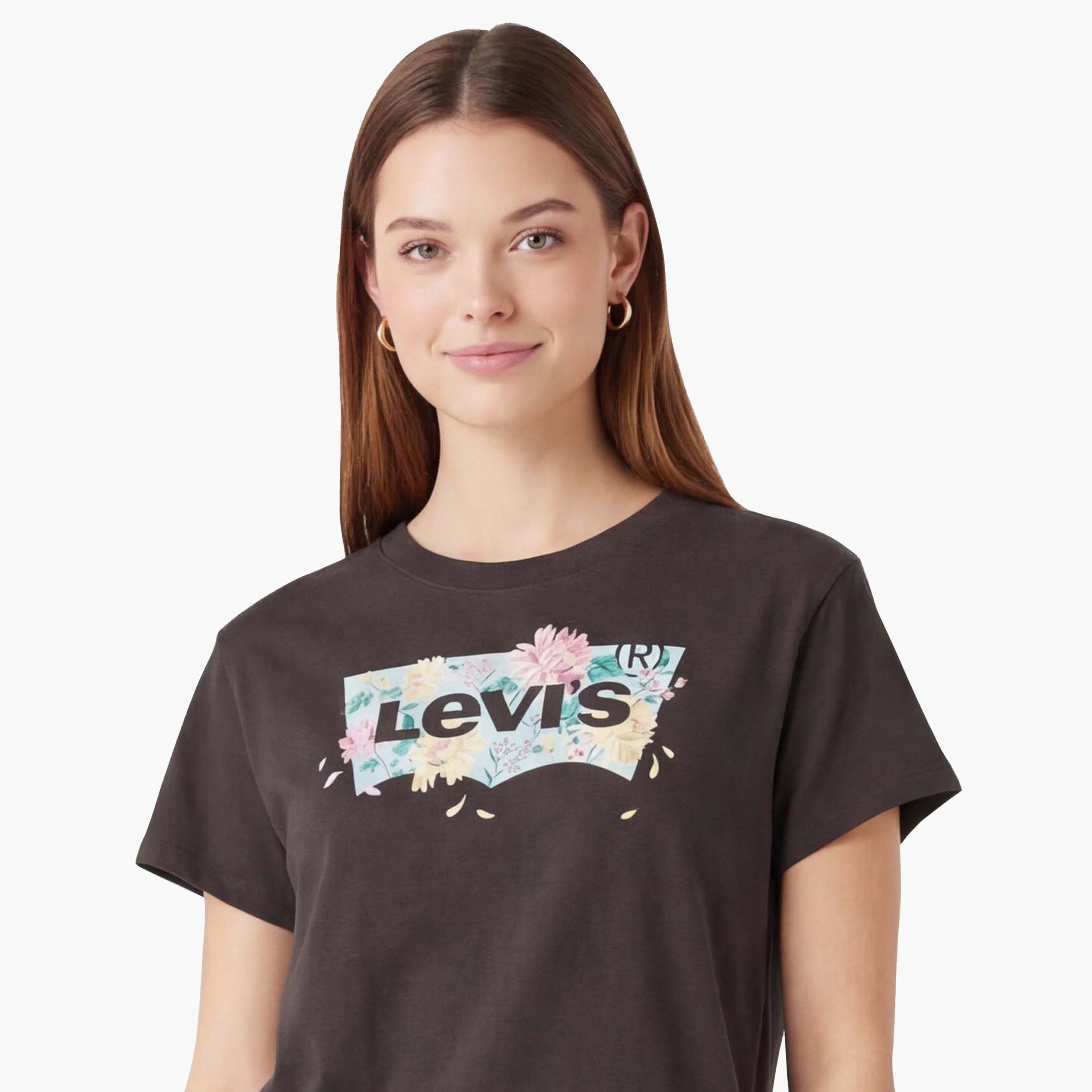 تيشيرت حريمي بأكمام قصيرة وياقة دائرية، بطبعة زهور جرافيك من ليفايس.-women-clothing-tshirts-image-4