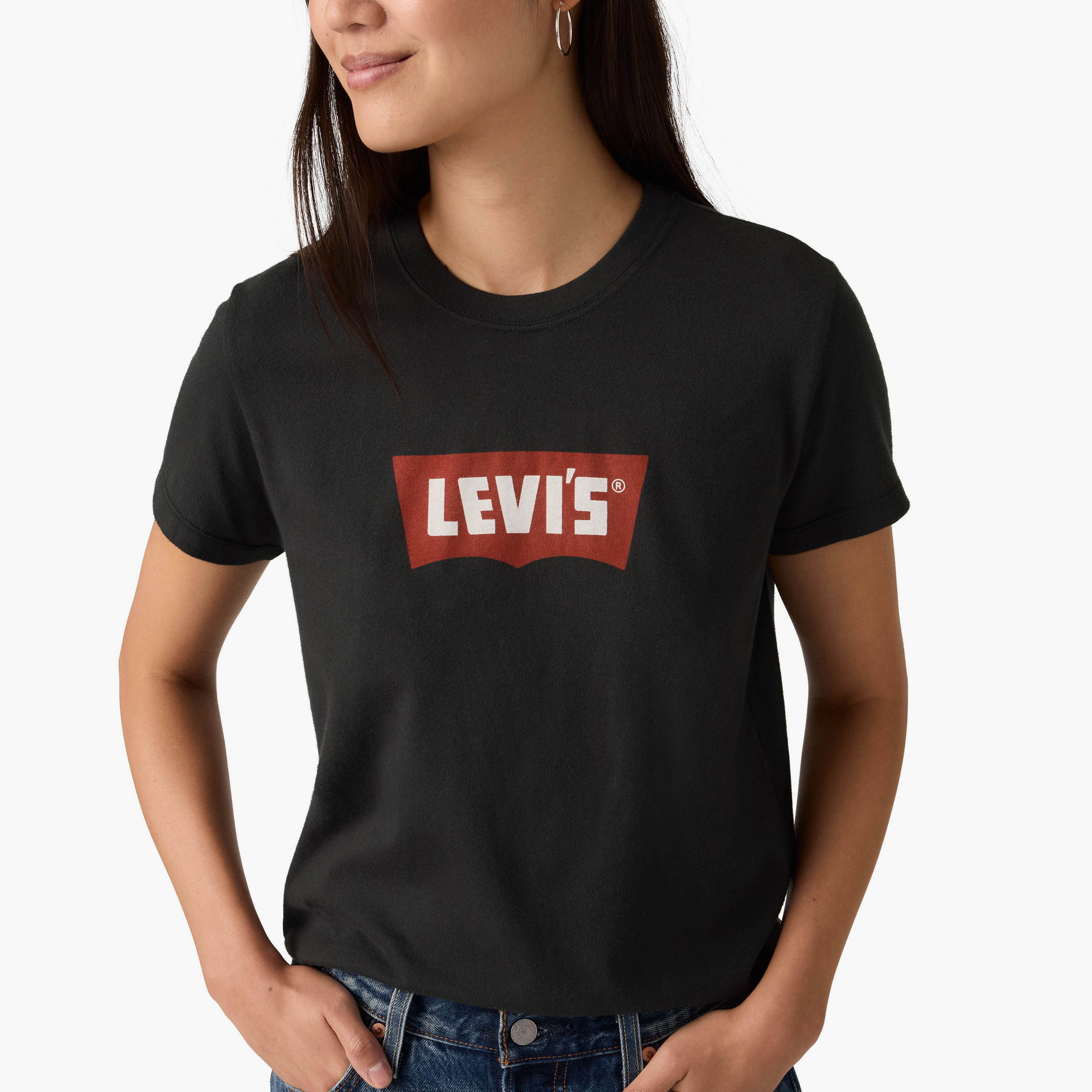 تيشيرت حريمي بأكمام قصيرة وياقة دائرية، بطبعة زهور جرافيك من ليفايس.-women-clothing-tshirts-image-2