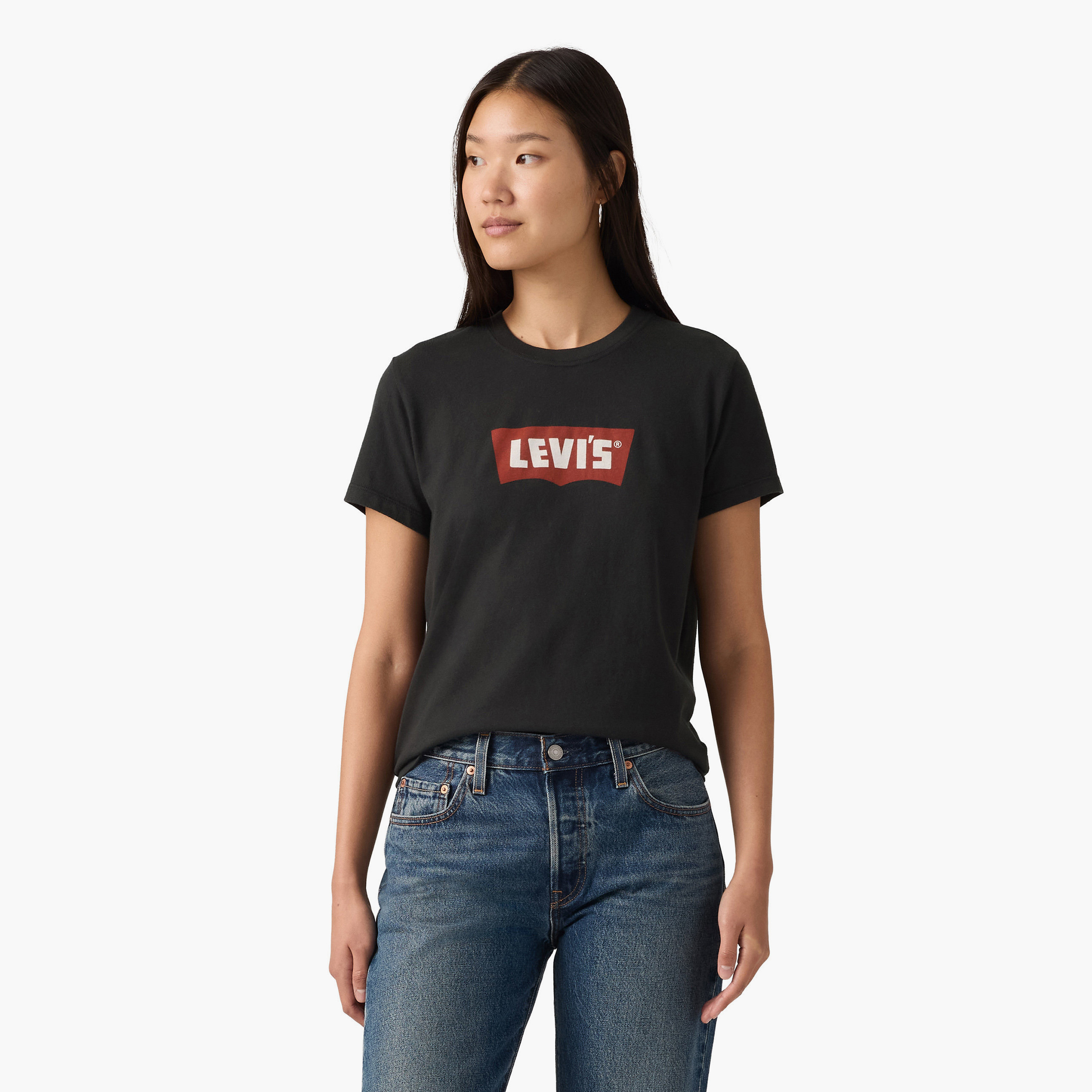 تيشيرت حريمي بأكمام قصيرة وياقة دائرية، بطبعة زهور جرافيك من ليفايس.-women-clothing-tshirts-image-3