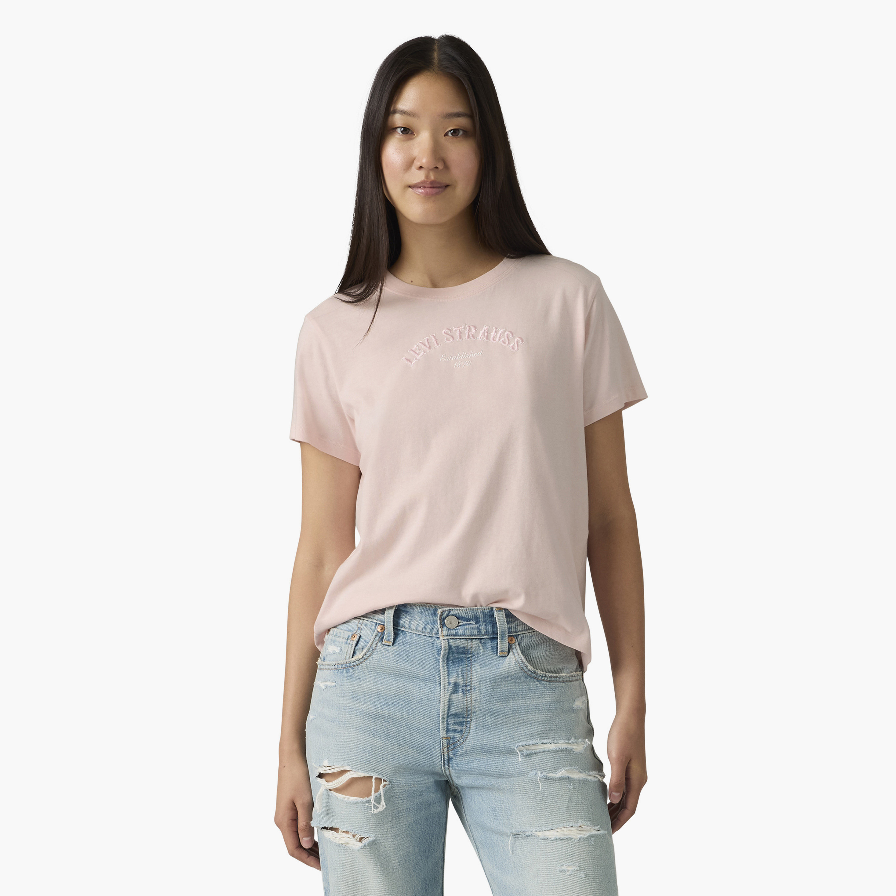 تيشيرت نسائي بياقة مستديرة "كرو نيك" وأكمام قصيرة مع نص مطرز من ليفايز-women-clothing-tshirts-image-1