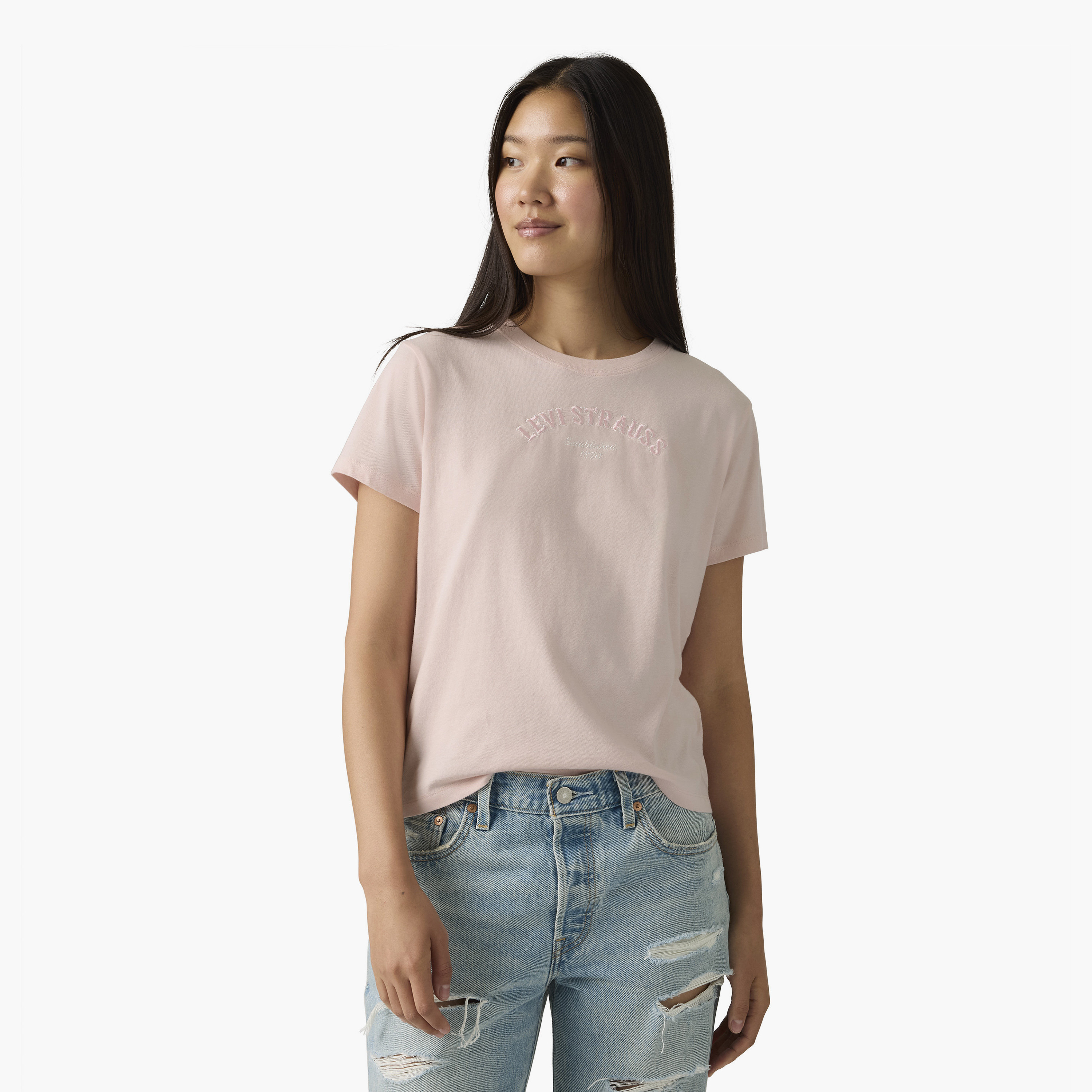 تيشيرت نسائي بياقة مستديرة "كرو نيك" وأكمام قصيرة مع نص مطرز من ليفايز-women-clothing-tshirts-image-2