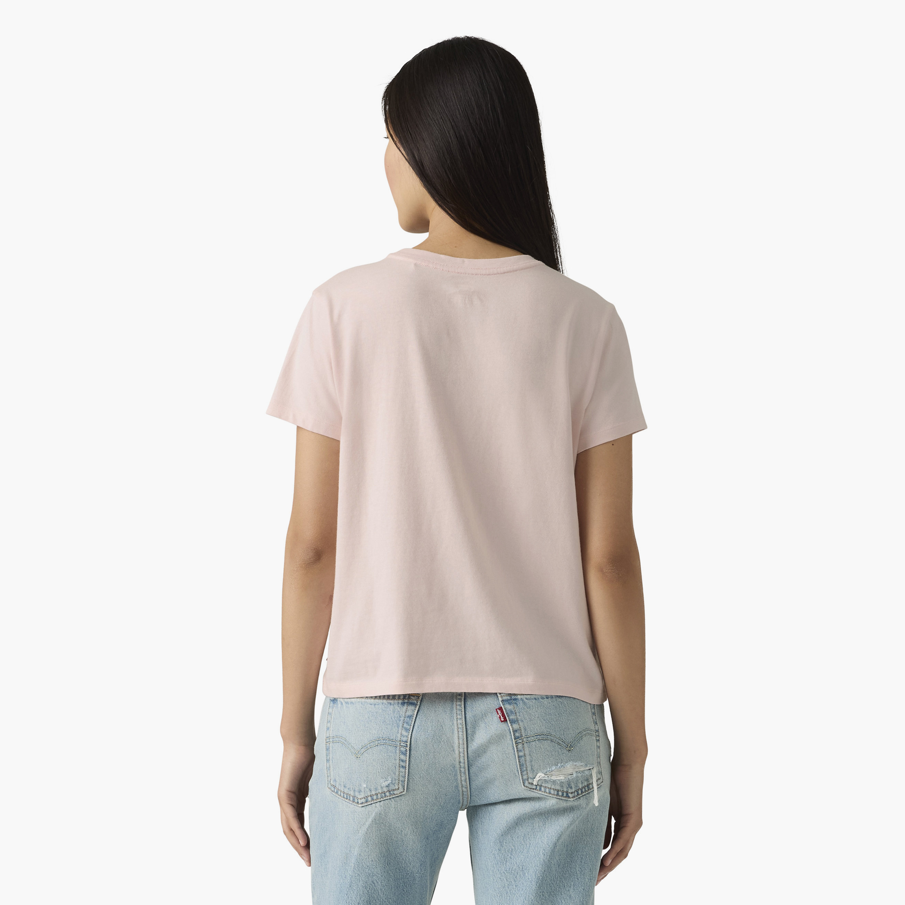 تيشيرت نسائي بياقة مستديرة "كرو نيك" وأكمام قصيرة مع نص مطرز من ليفايز-women-clothing-tshirts-image-3