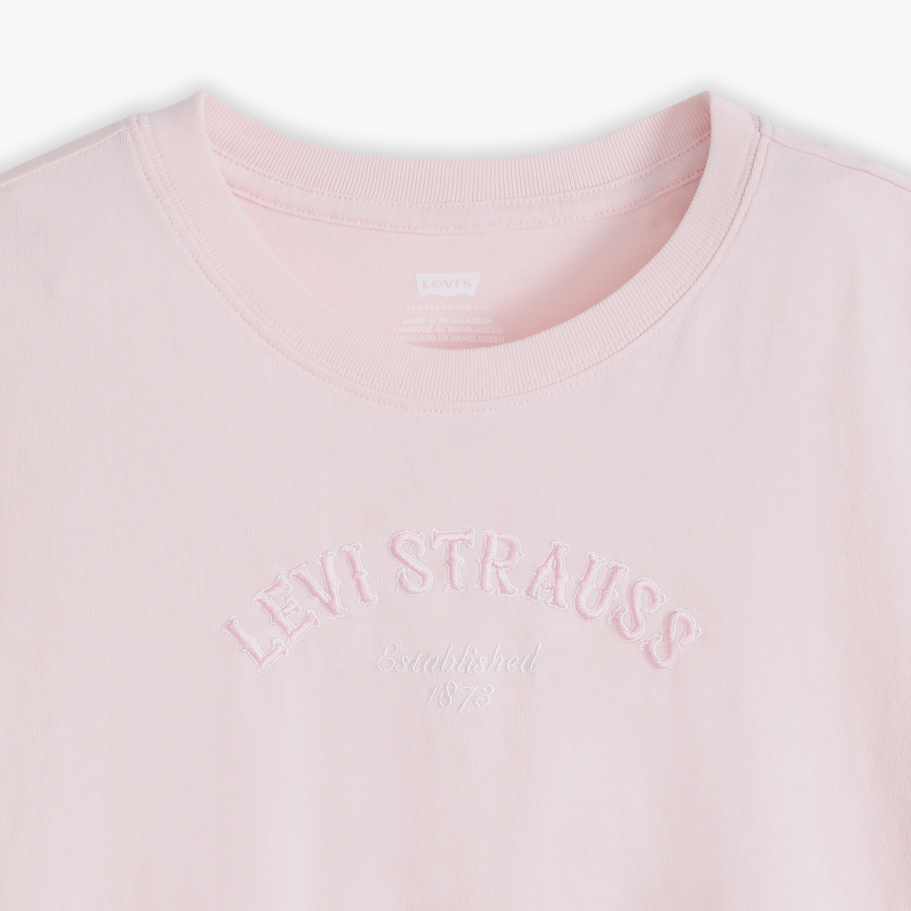 تيشيرت نسائي بياقة مستديرة "كرو نيك" وأكمام قصيرة مع نص مطرز من ليفايز-women-clothing-tshirts-image-5