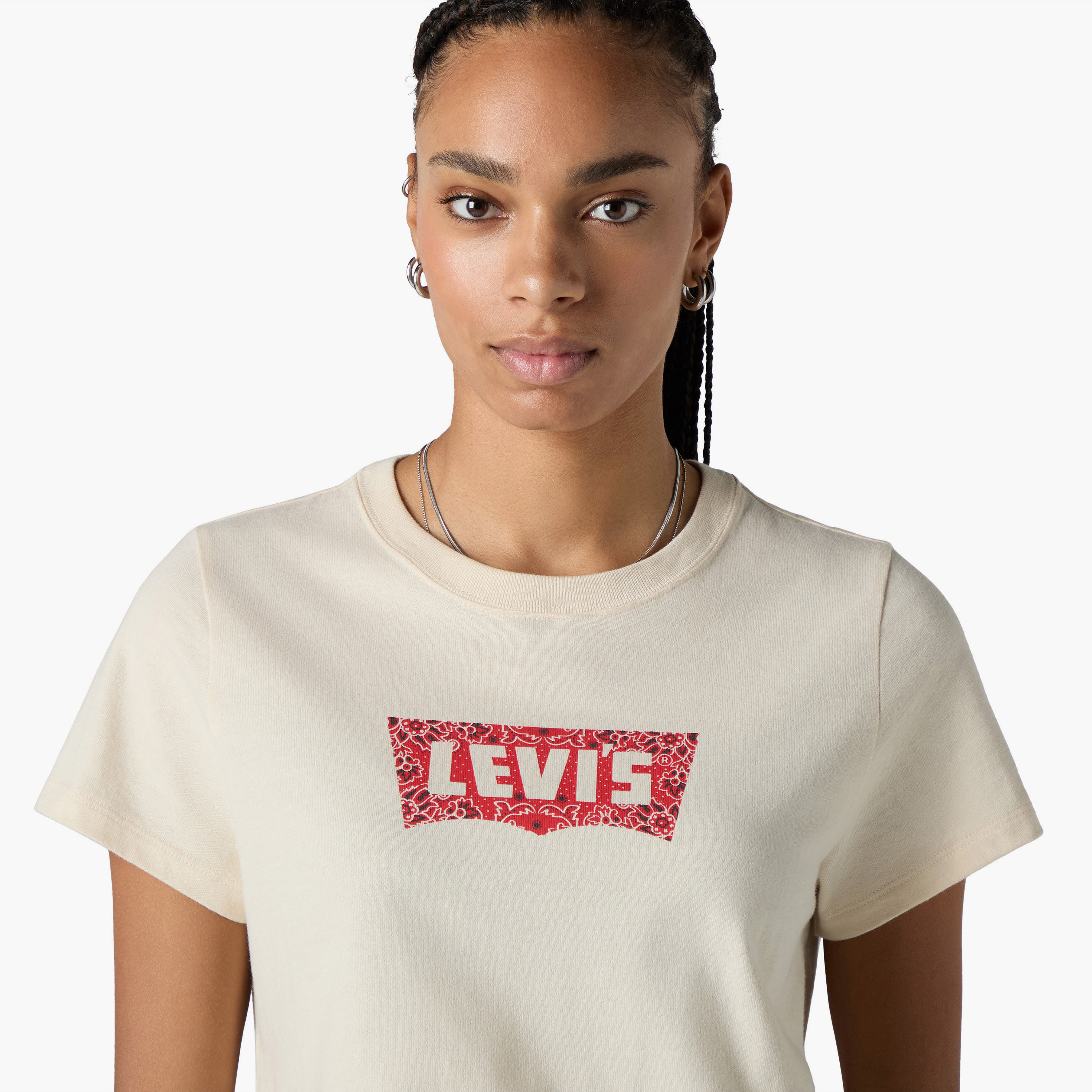 تي شيرت نسائي بطبعة جرافيك وياقة دائرية وأكمام قصيرة من ليفايس-women-clothing-tshirts-image-2