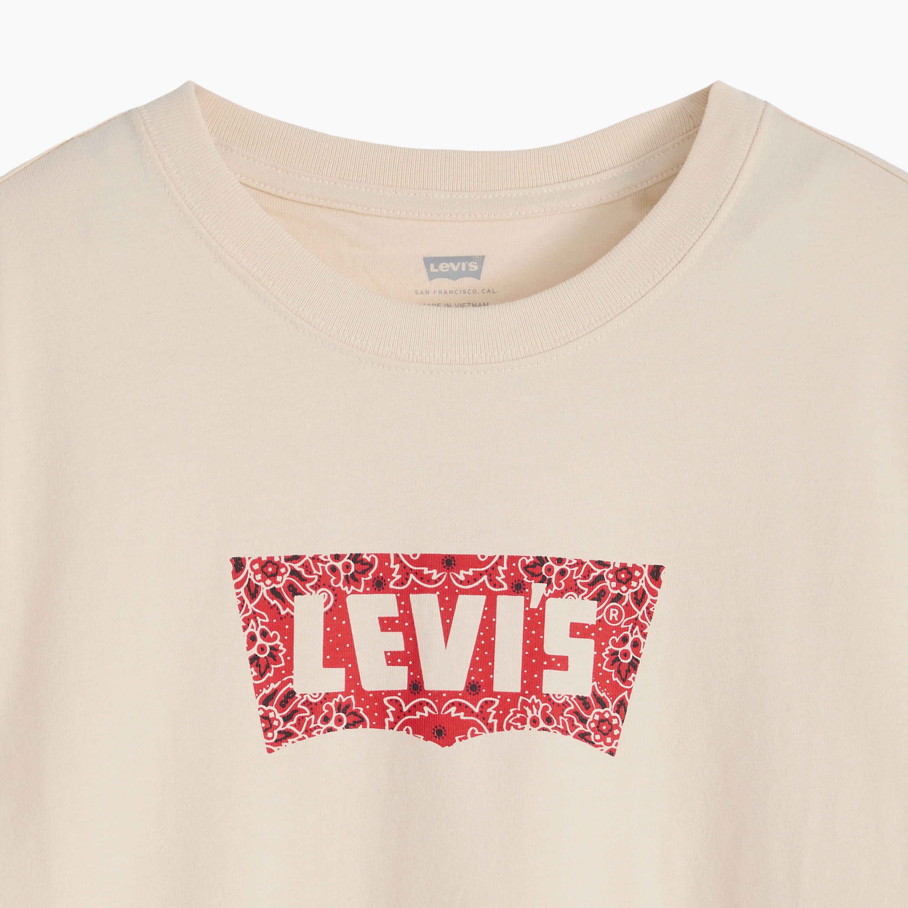 تي شيرت نسائي بطبعة جرافيك وياقة دائرية وأكمام قصيرة من ليفايس-women-clothing-tshirts-image-5