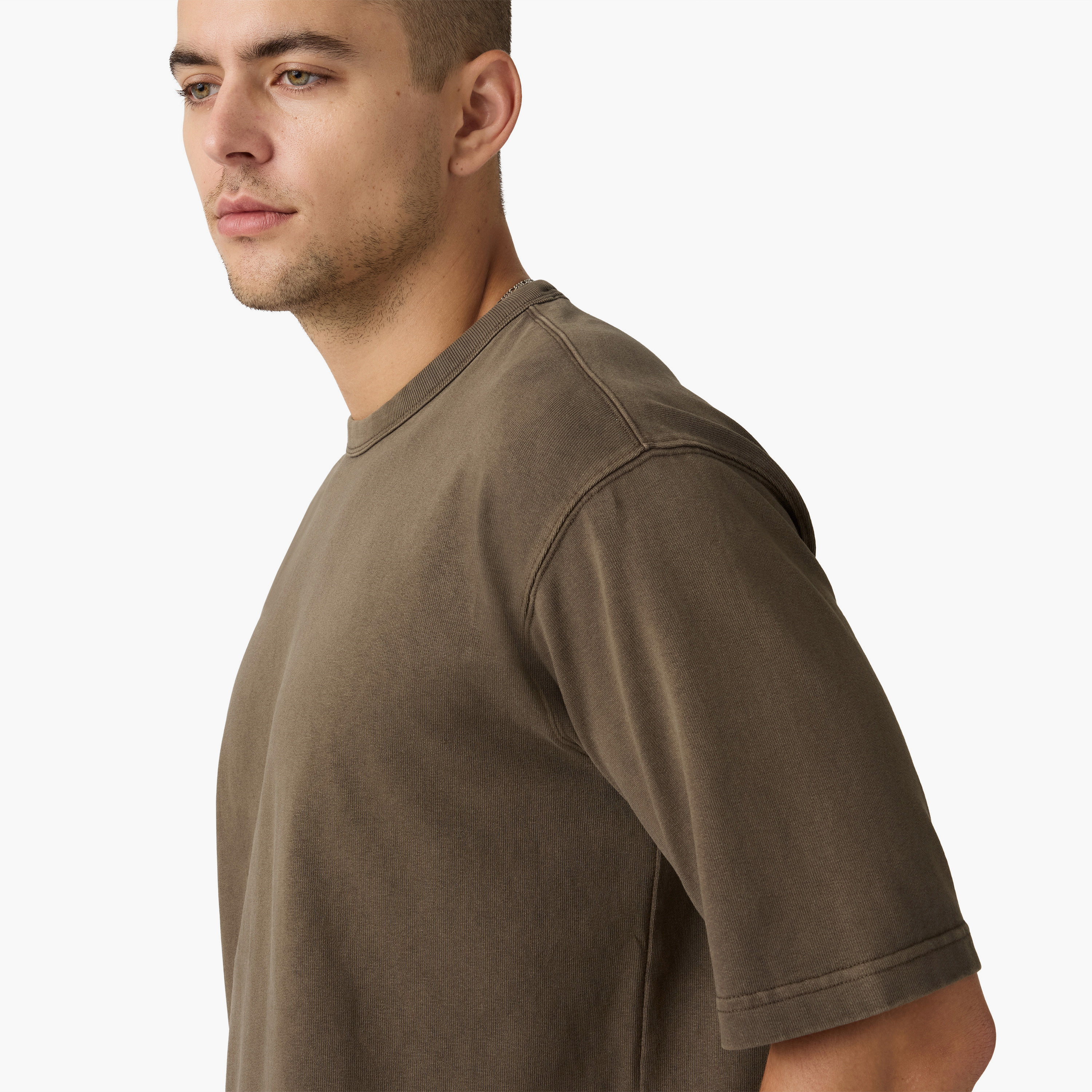 تي شيرت رجالي سادة بياقة دائرية وأكمام قصيرة من ليفايس-men-clothing-tshirtsandpolos-tshirts-image-2