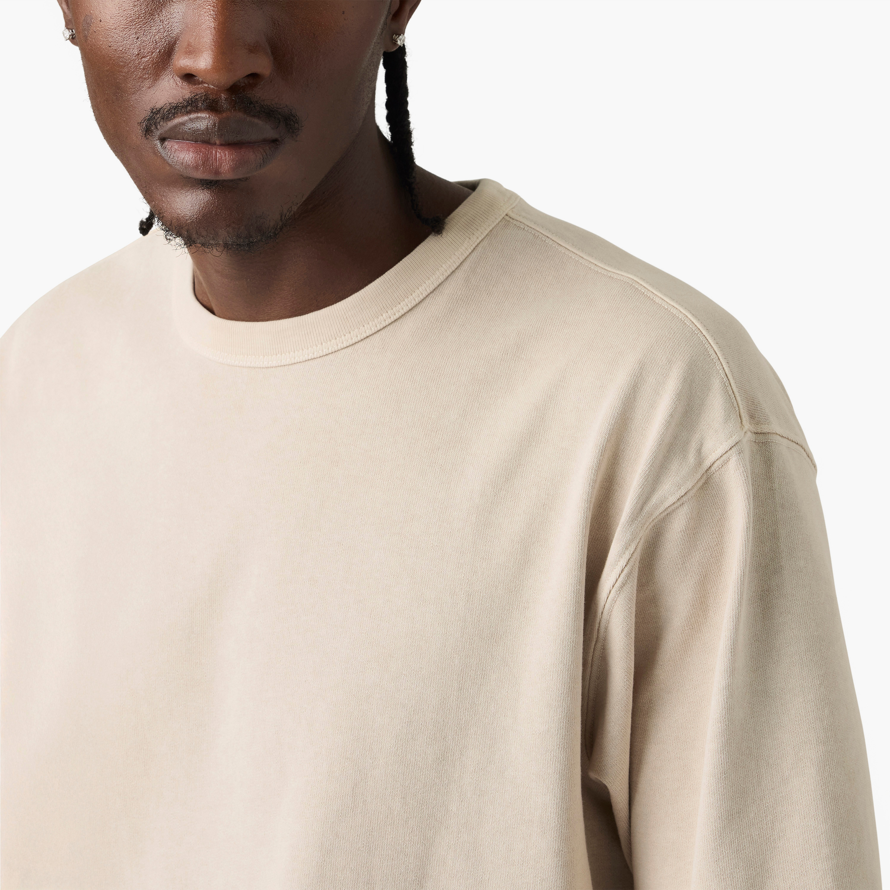 تي شيرت رجالي سادة بياقة دائرية وأكمام قصيرة من ليفايس-men-clothing-tshirtsandpolos-tshirts-image-2