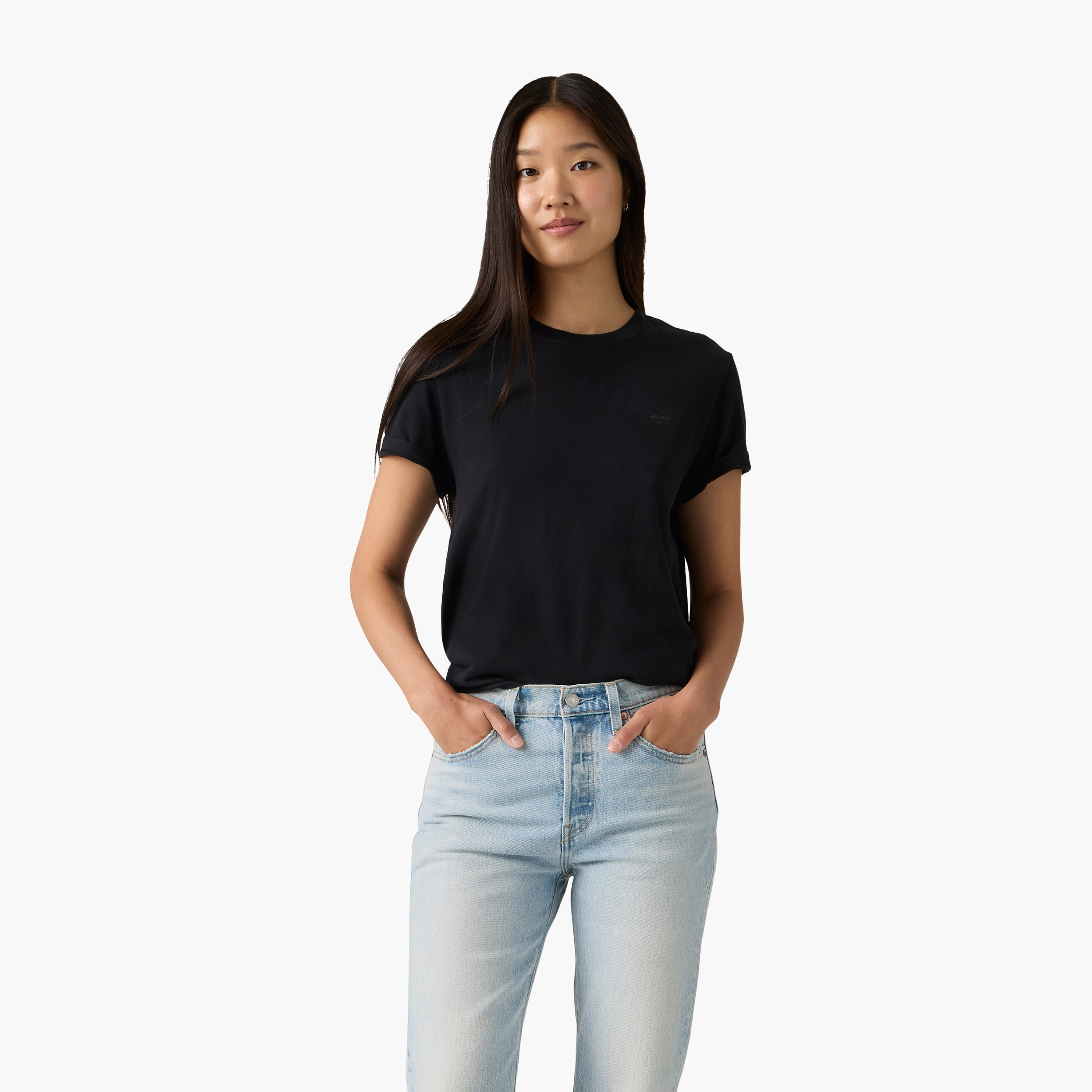 تي شيرت نسائي سادة بأكمام قصيرة ورقبة دائرية من ليفايس-women-clothing-tshirts-image-1