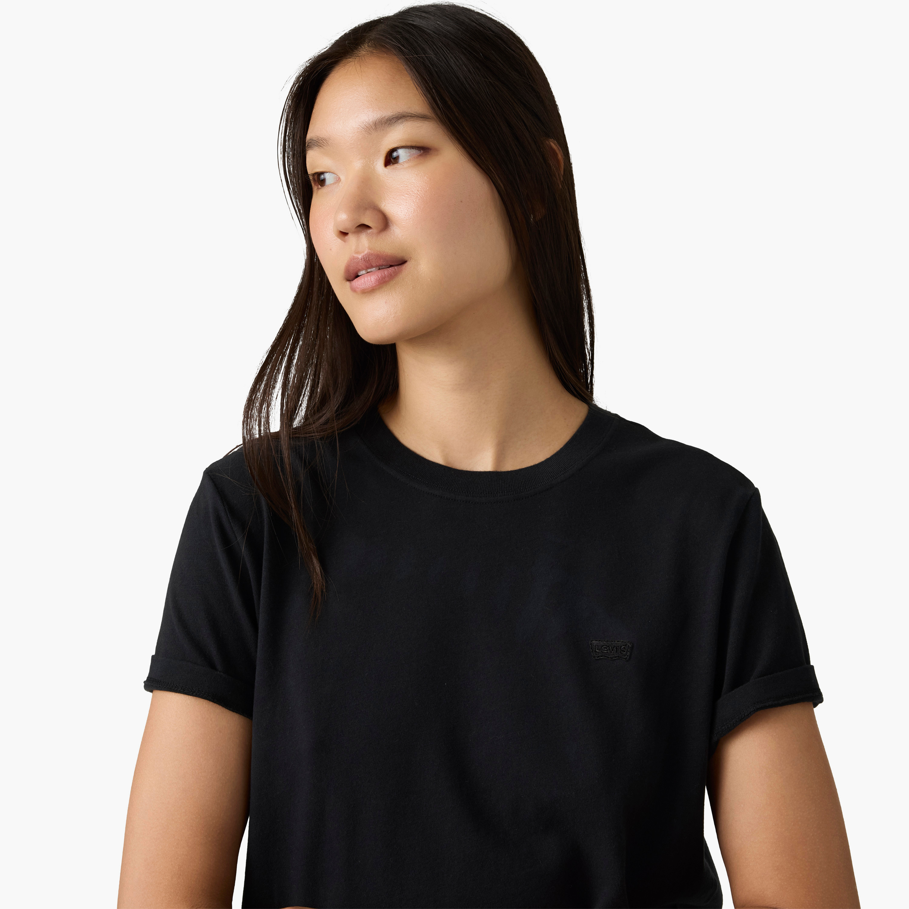 تي شيرت نسائي سادة بأكمام قصيرة ورقبة دائرية من ليفايس-women-clothing-tshirts-image-2