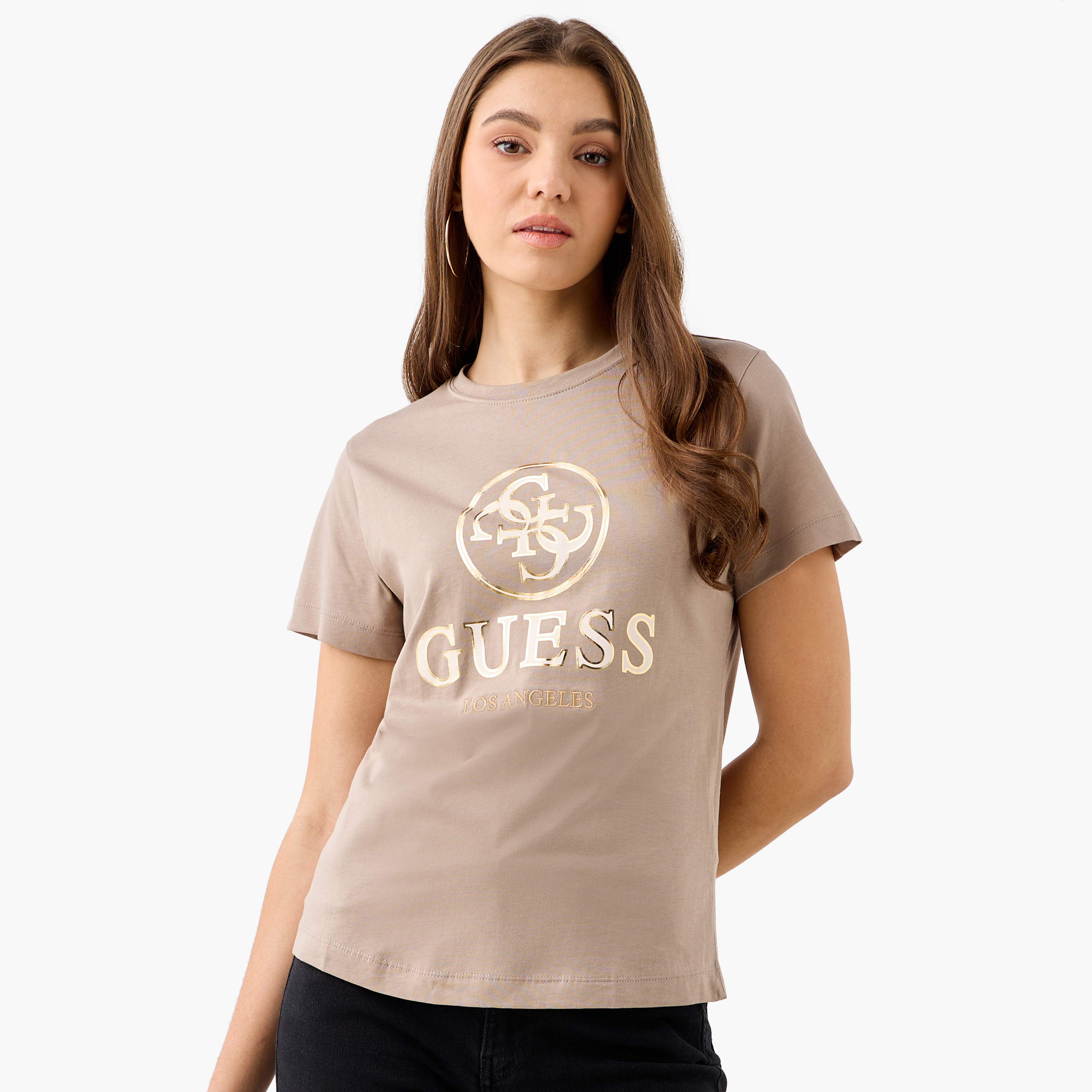 تيشيرت بياقة ضيقة وأكمام قصيرة وطبعات شعار من جيس-women-clothing-tshirts-image-1
