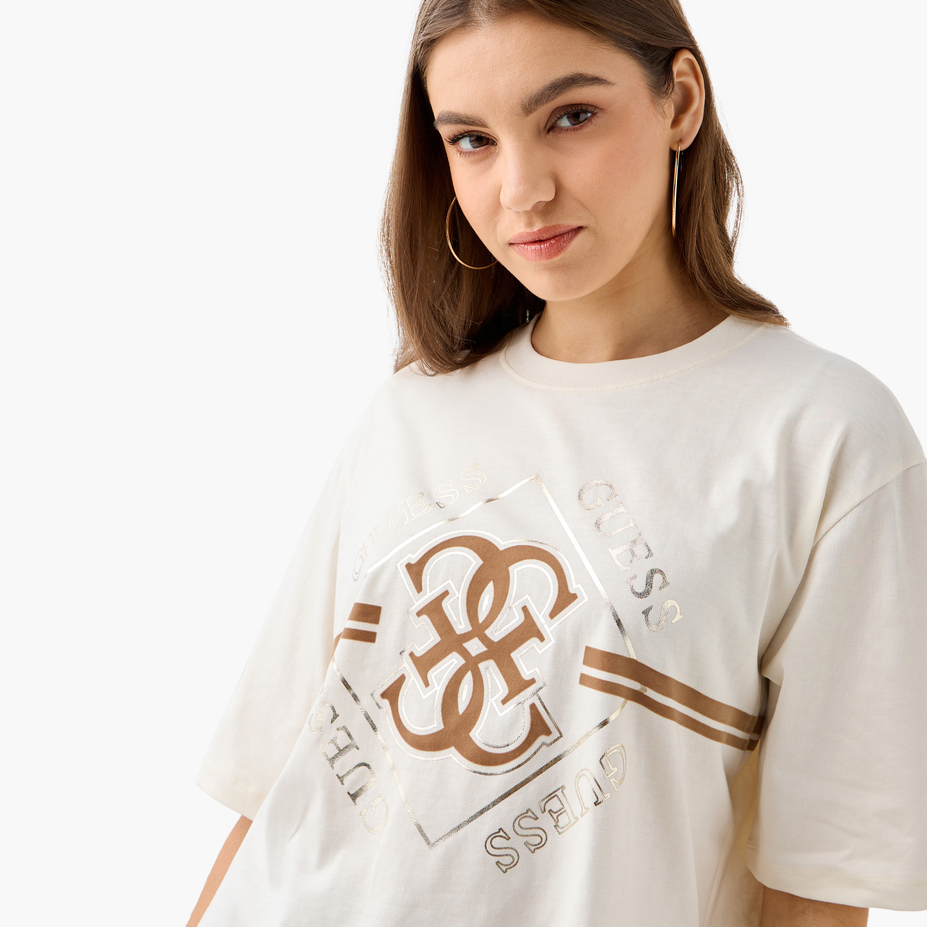 تيشيرت بوكسي بأكمام قصيرة وياقة ضيقة وطبعات شعار من جيس-women-clothing-tshirts-image-4