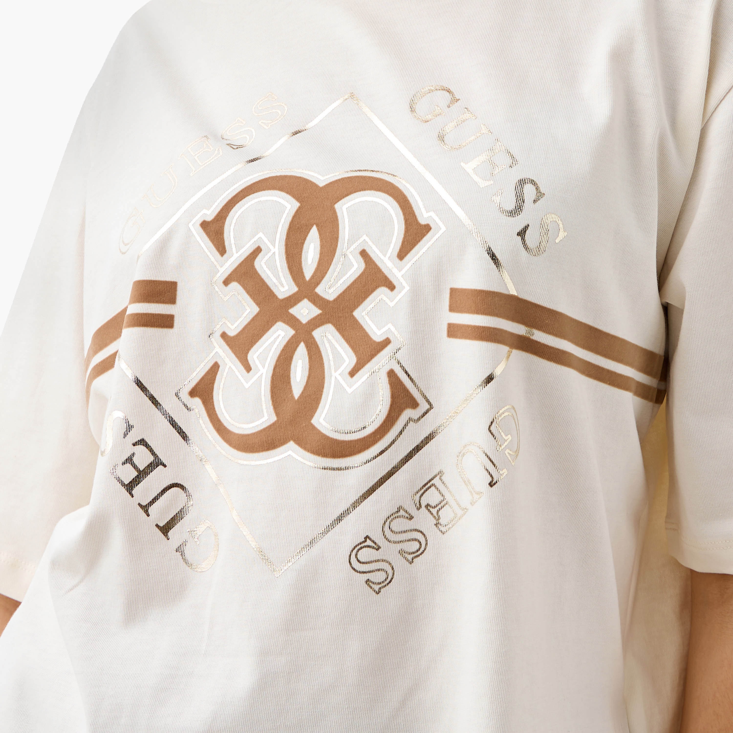 تيشيرت بوكسي بأكمام قصيرة وياقة ضيقة وطبعات شعار من جيس-women-clothing-tshirts-image-5