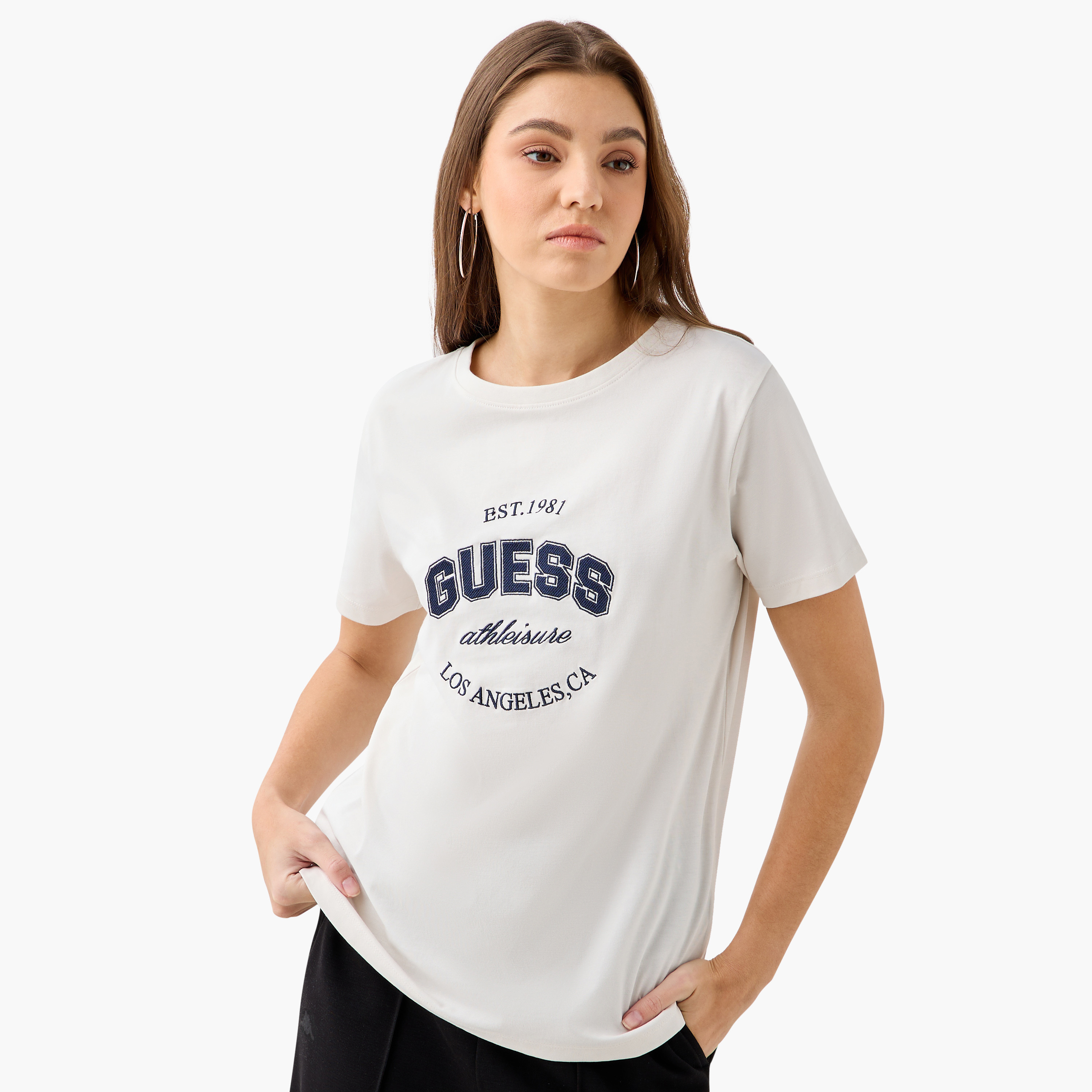 تيشيرت بياقة مستديرة وأكمام قصيرة وطبعات شعار من جيس-women-clothing-tshirts-image-1