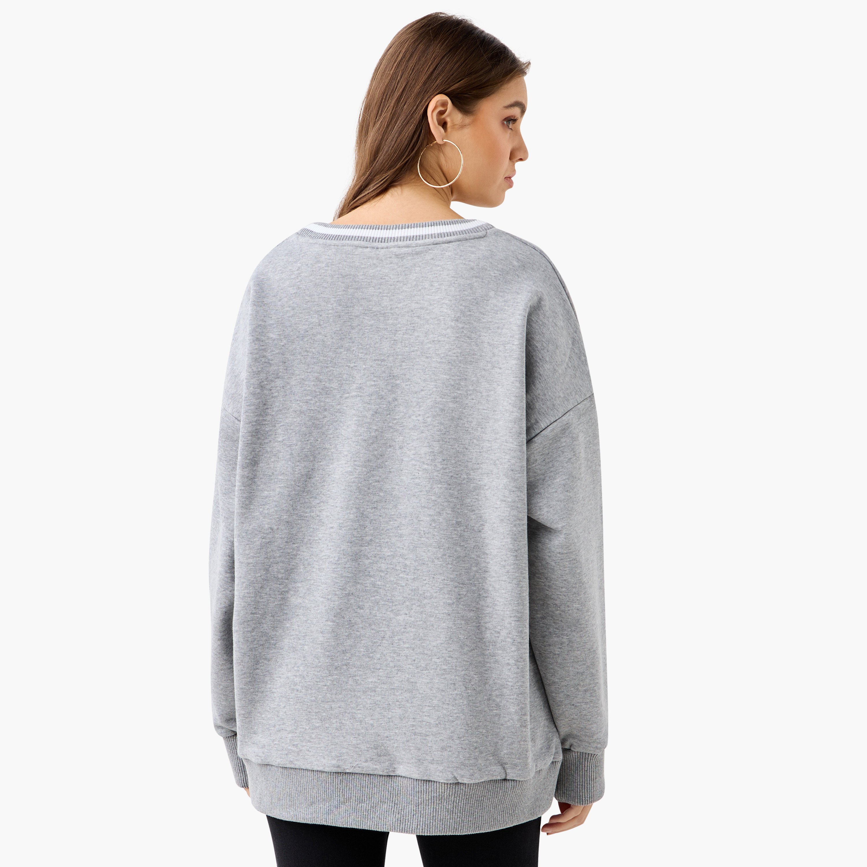 سويت شيرت بياقة V وأكمام طويلة وتفاصيل شعار من جيس-women-winterwear-hoodiesandsweatshirts-sweatshirts-image-3