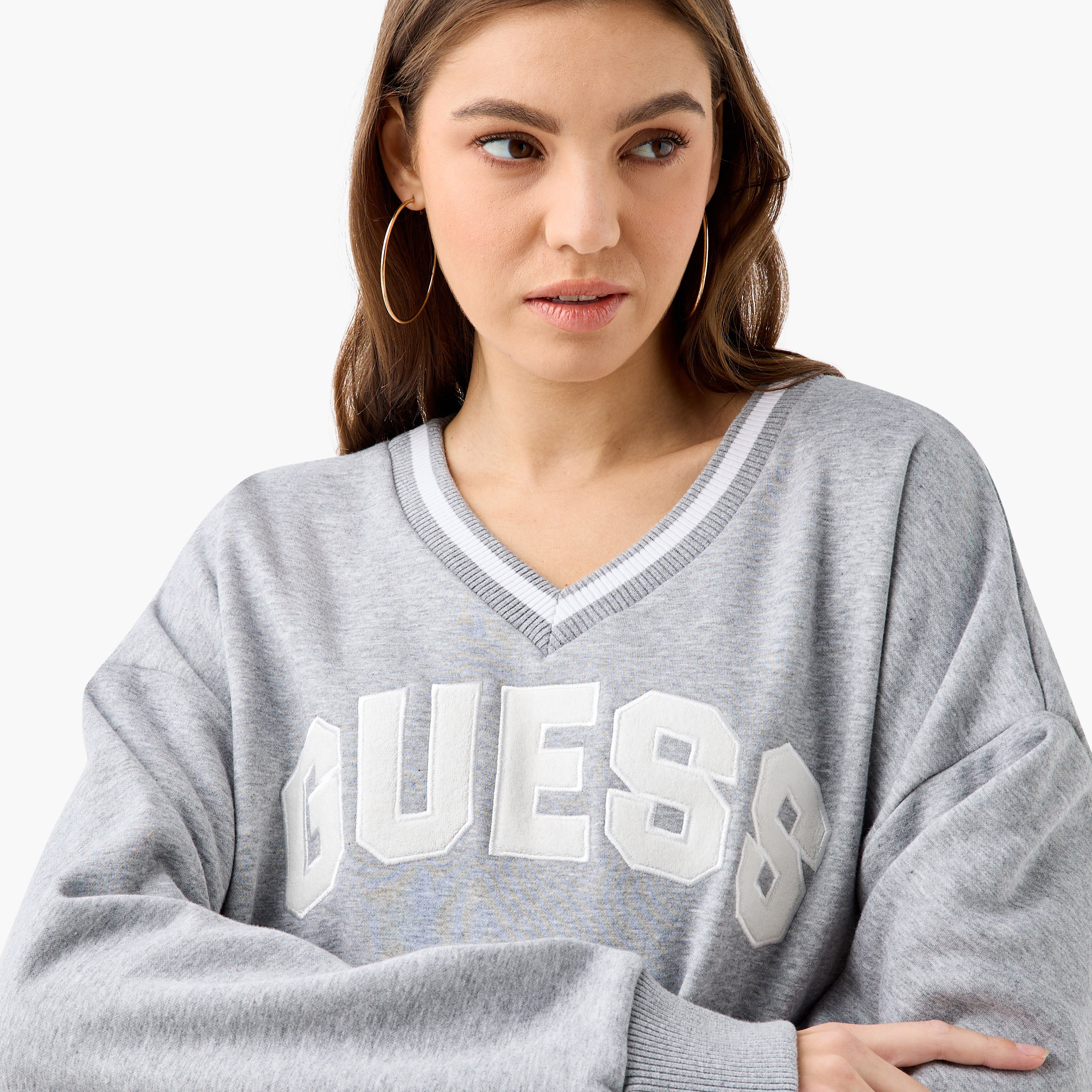 سويت شيرت بياقة V وأكمام طويلة وتفاصيل شعار من جيس-women-winterwear-hoodiesandsweatshirts-sweatshirts-image-4