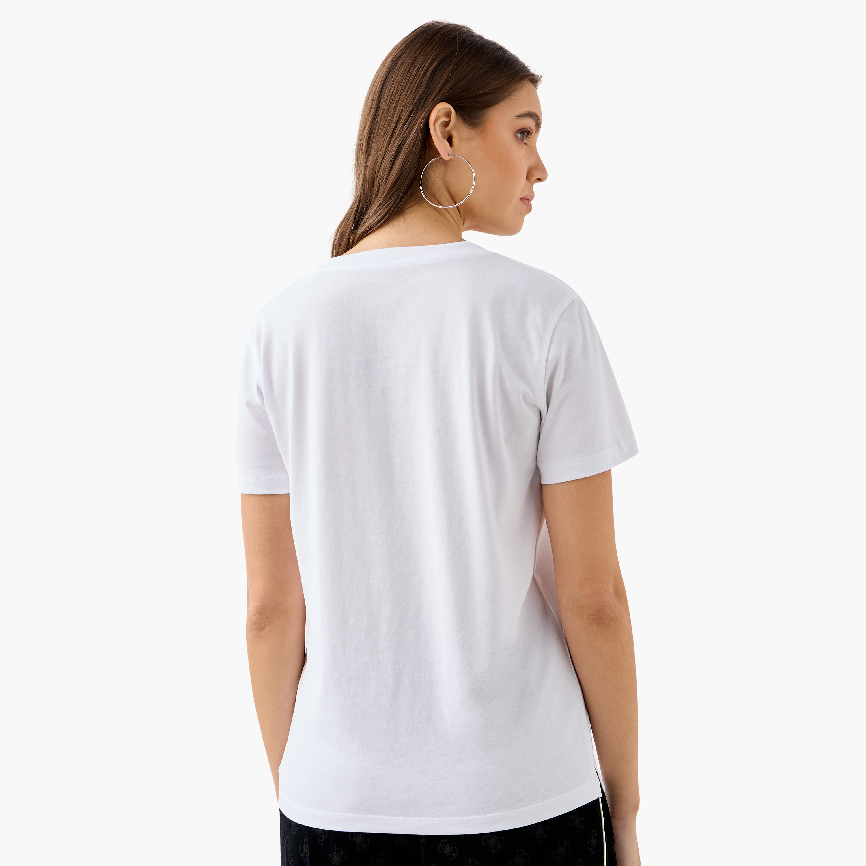 تيشيرت مزين بشعار بياقة مستديرة وأكمام قصيرة من جيس-women-clothing-tshirts-image-3