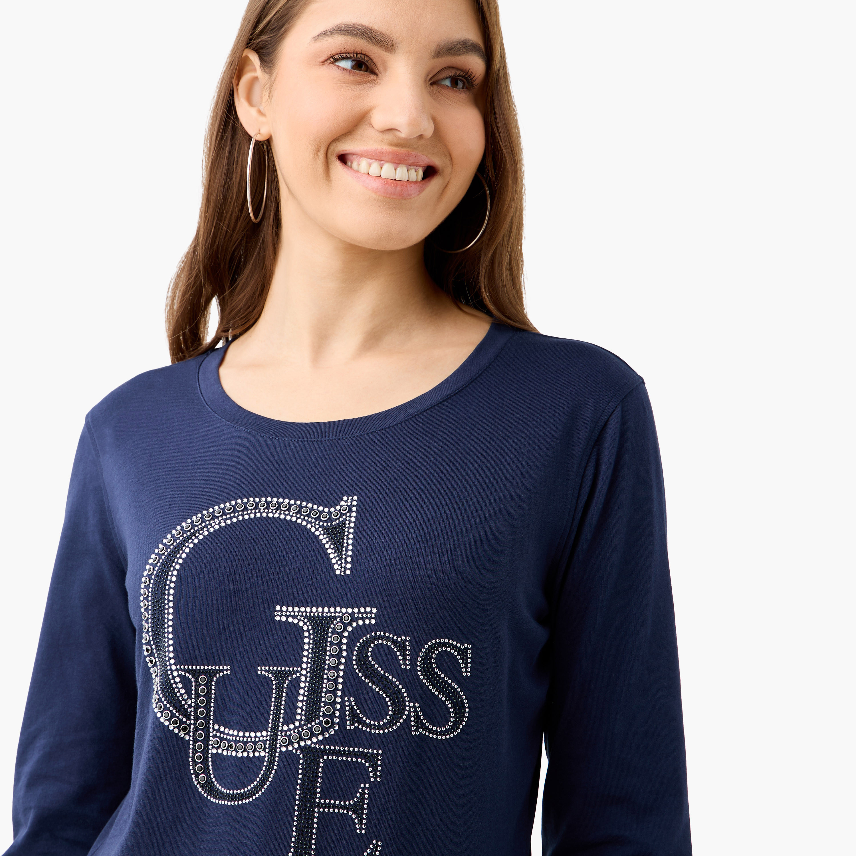 تيشيرت بتزيينات شعار وبياقة مستديرة وأكمام طويلة من جيس-women-clothing-tshirts-image-4