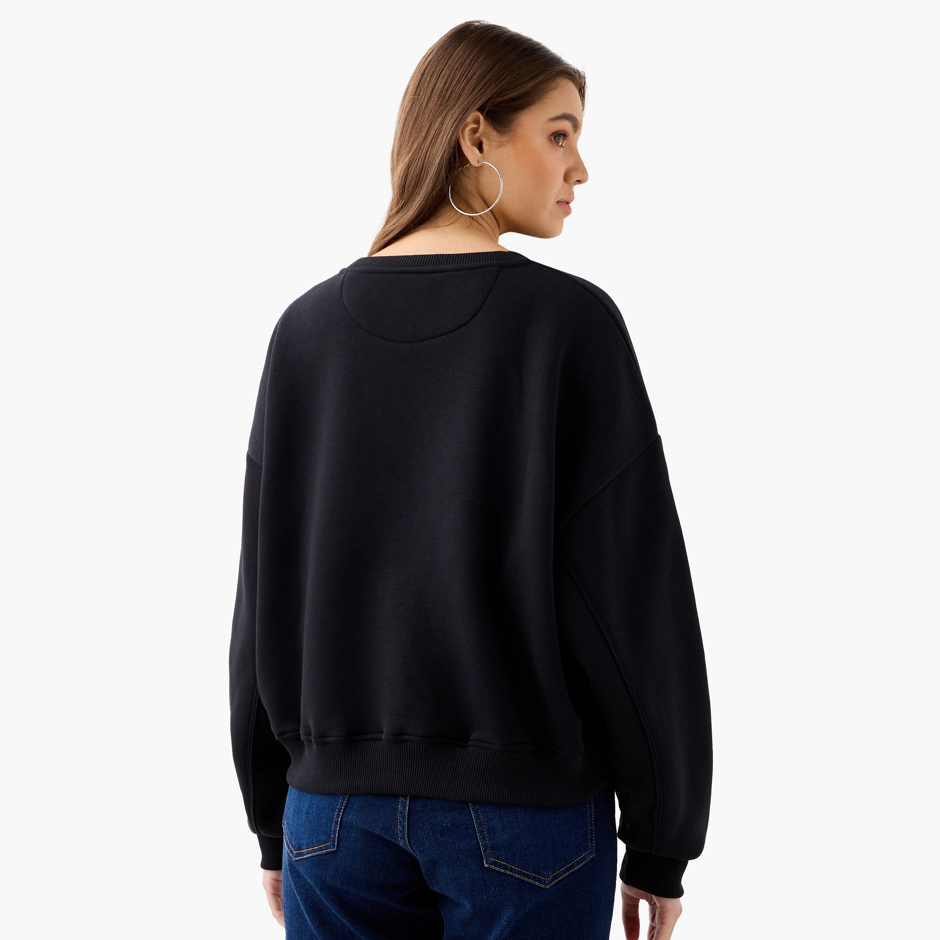 سويت شيرت بتطريز شعار وأكمام طويلة من جيس-women-winterwear-hoodiesandsweatshirts-sweatshirts-image-3